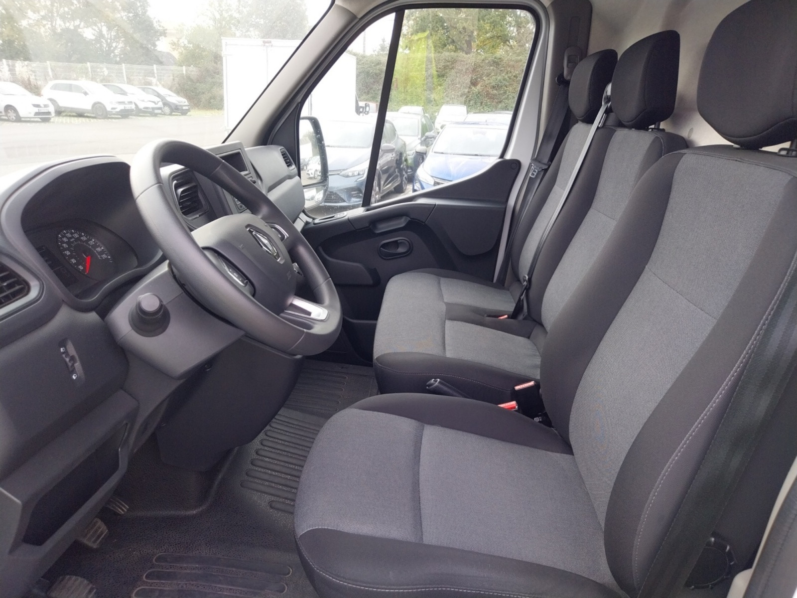 Vente en ligne Renault Master Fourgon MASTER FGN TRAC F3500 L2H2 BLUE DCI 135 au prix de 20 990 €