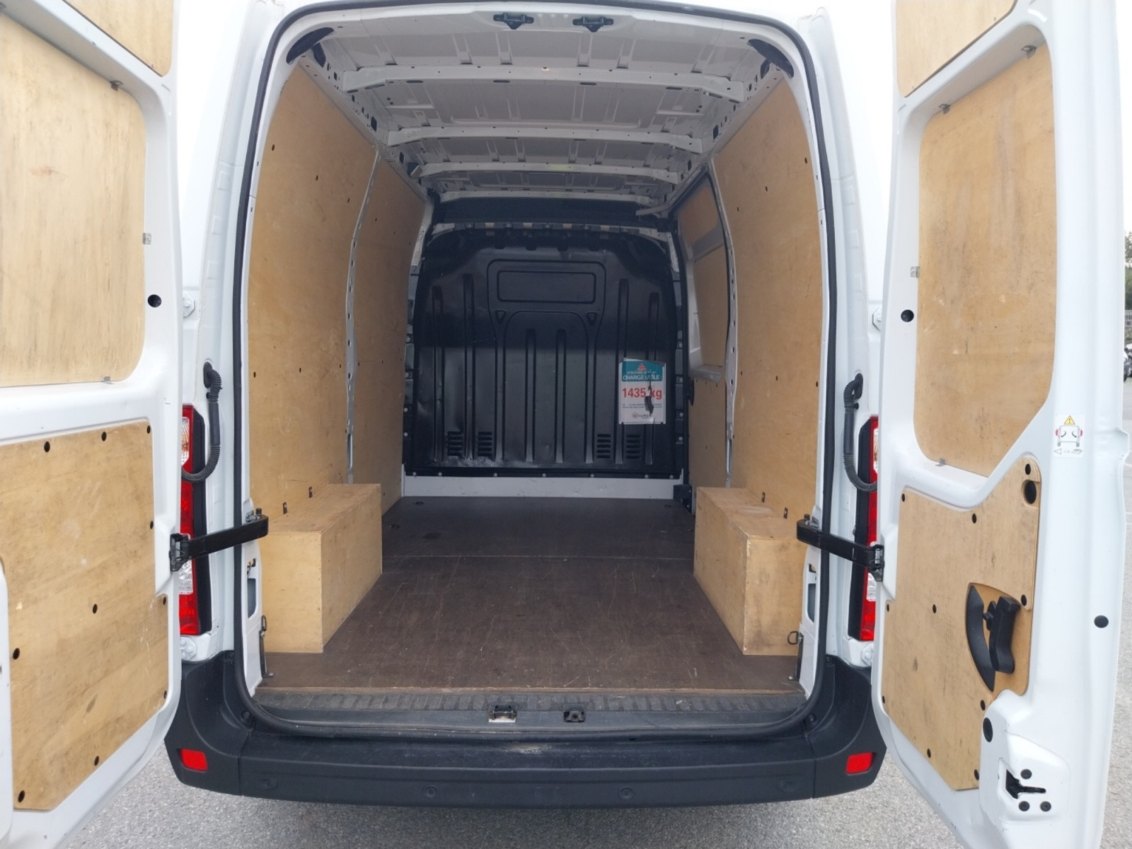 Vente en ligne Renault Master Fourgon MASTER FGN TRAC F3500 L2H2 BLUE DCI 135 au prix de 20 990 €