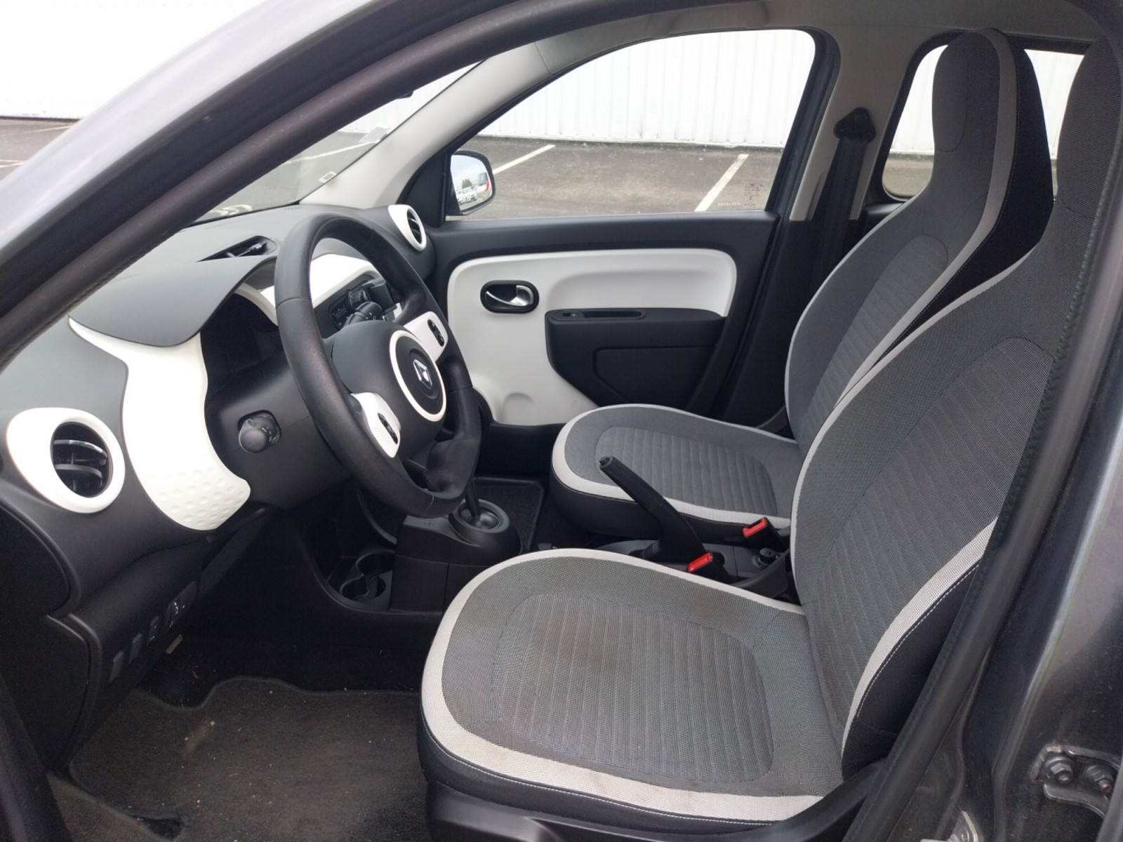 Vente en ligne Renault Twingo 3  0.9 TCe 90 E6C au prix de 9 990 €