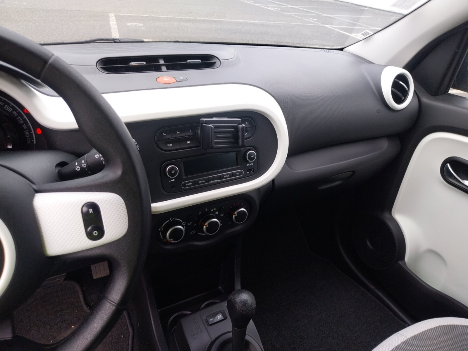 Vente en ligne Renault Twingo 3  0.9 TCe 90 E6C au prix de 9 990 €