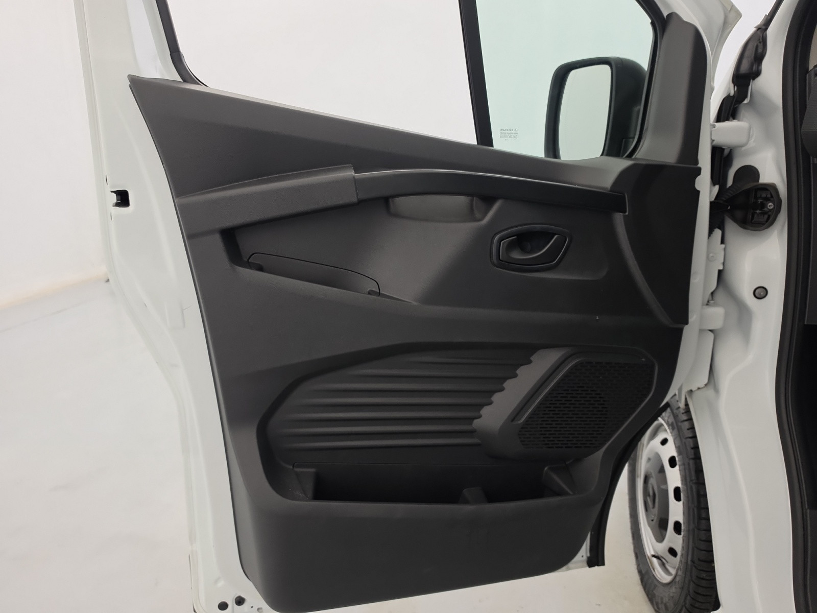 Vente en ligne Renault Trafic 3 Fourgon TRAFIC FGN L1H1 3000 KG BLUE DCI 130 au prix de 21 990 €