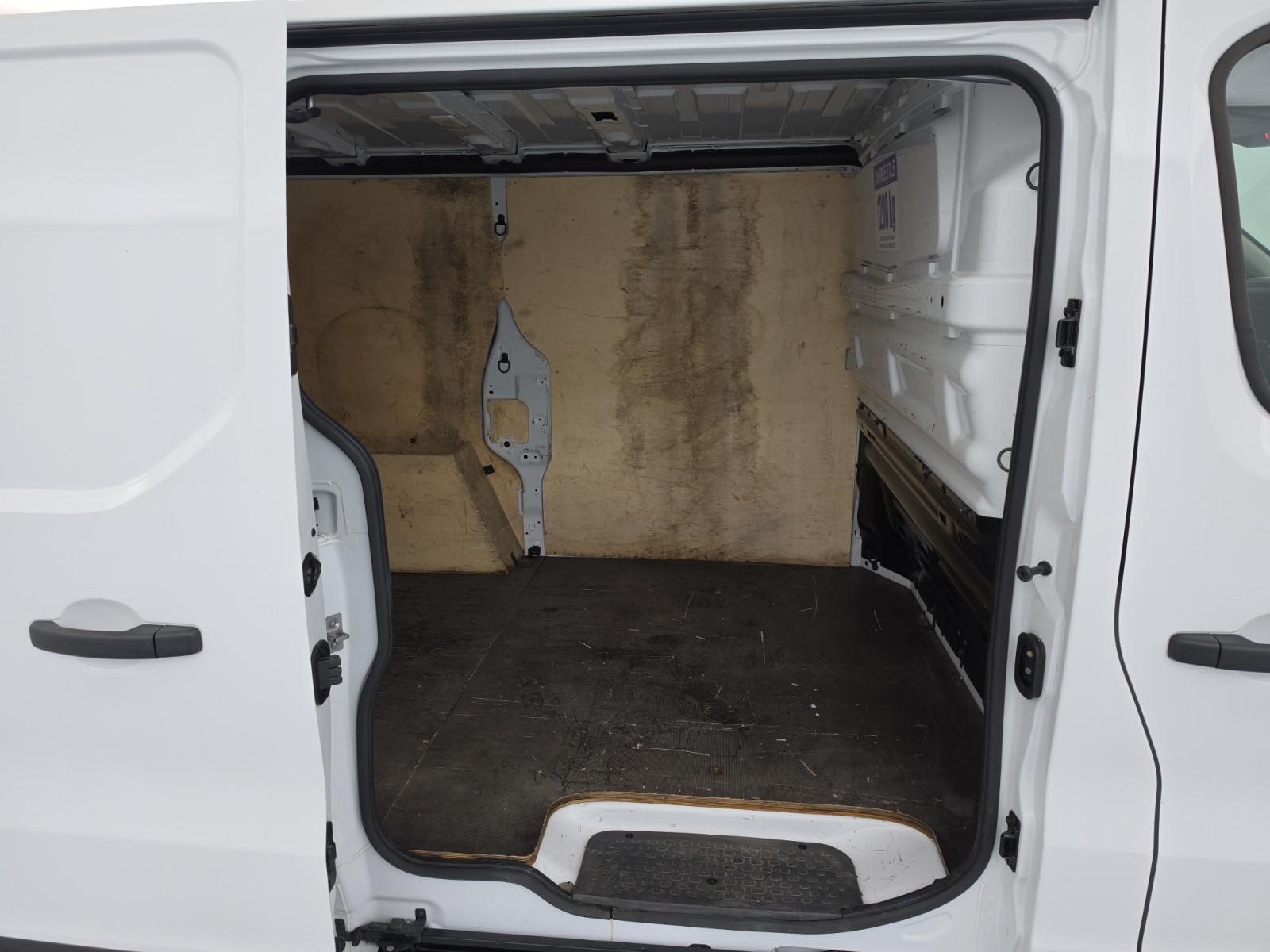 Vente en ligne Renault Trafic 3 Fourgon TRAFIC FGN L1H1 3000 KG BLUE DCI 130 au prix de 21 990 €