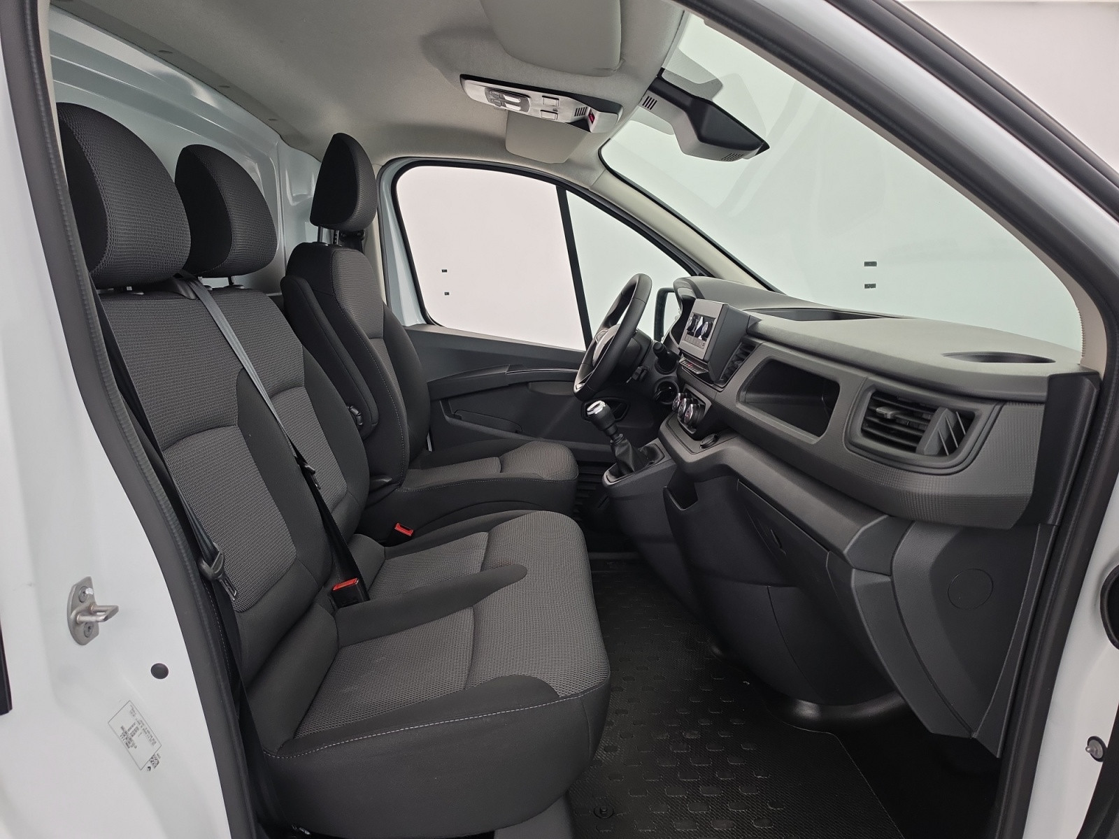 Vente en ligne Renault Trafic 3 Fourgon TRAFIC FGN L1H1 3000 KG BLUE DCI 130 au prix de 21 990 €
