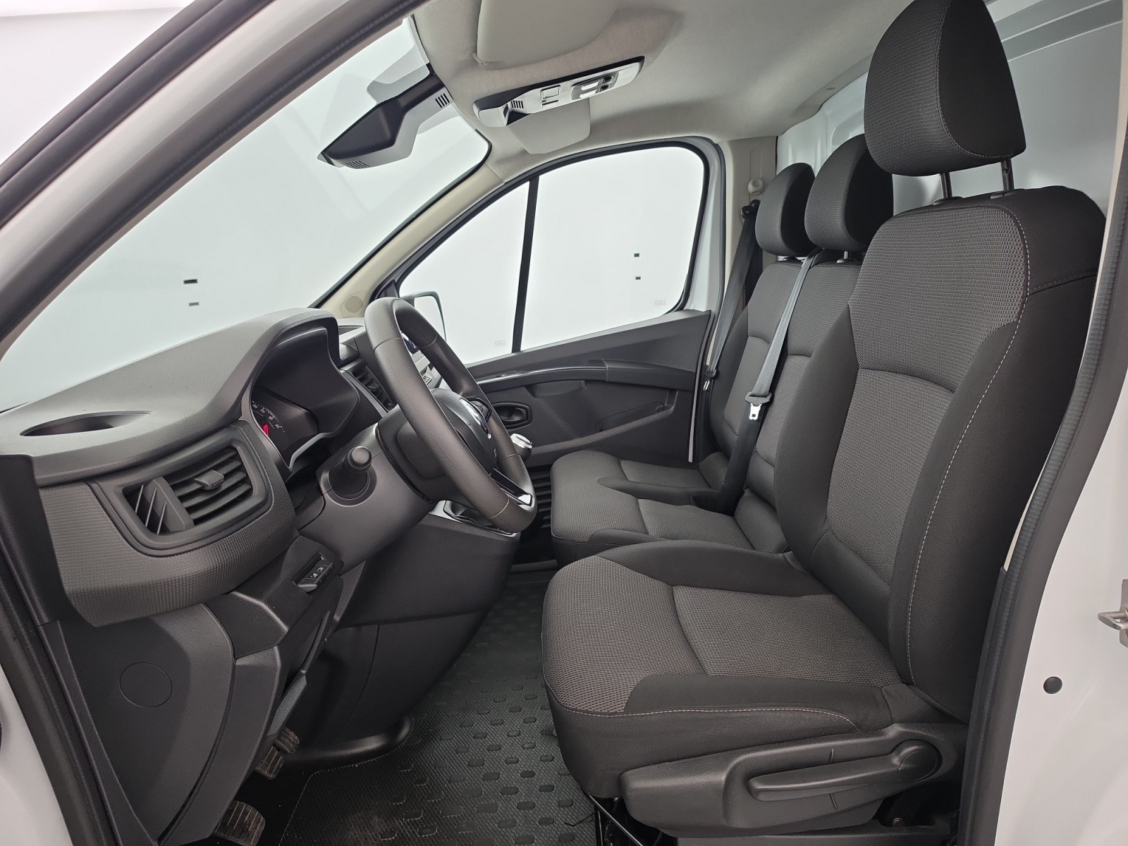 Vente en ligne Renault Trafic 3 Fourgon TRAFIC FGN L1H1 3000 KG BLUE DCI 130 au prix de 21 990 €