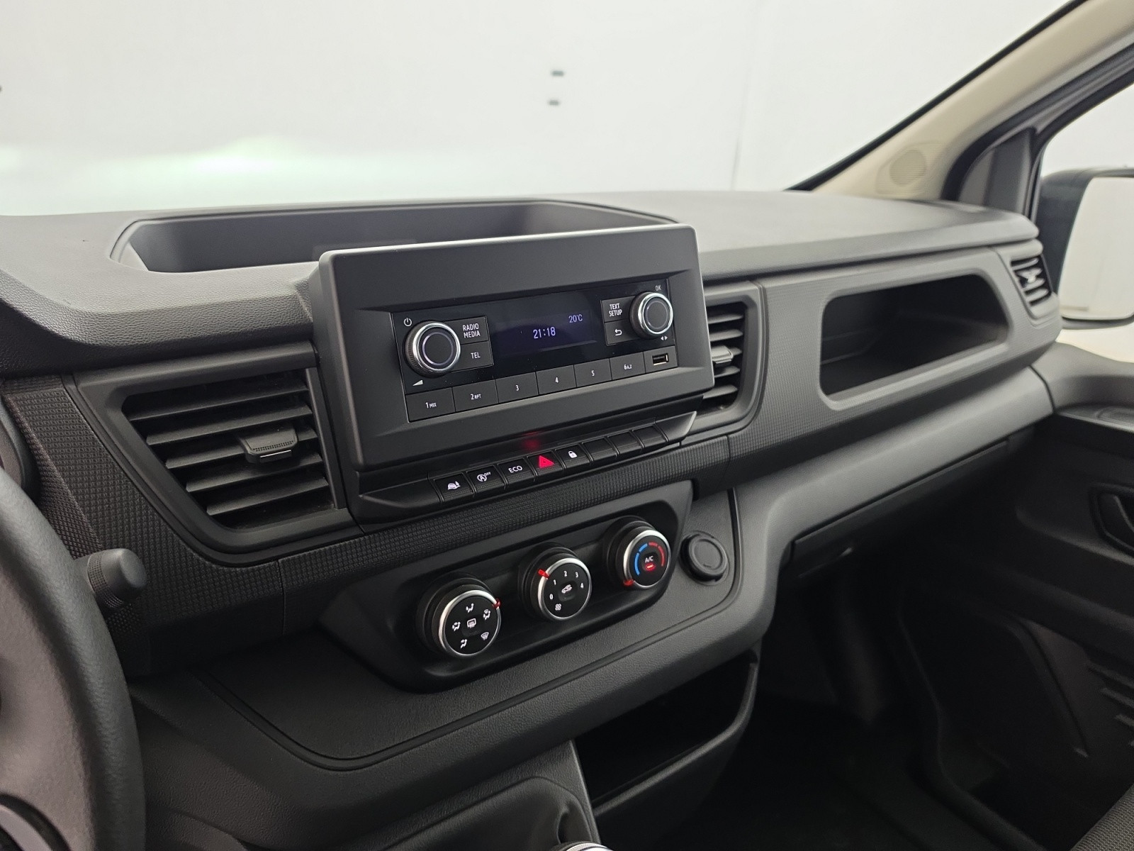 Vente en ligne Renault Trafic 3 Fourgon TRAFIC FGN L1H1 3000 KG BLUE DCI 130 au prix de 21 990 €