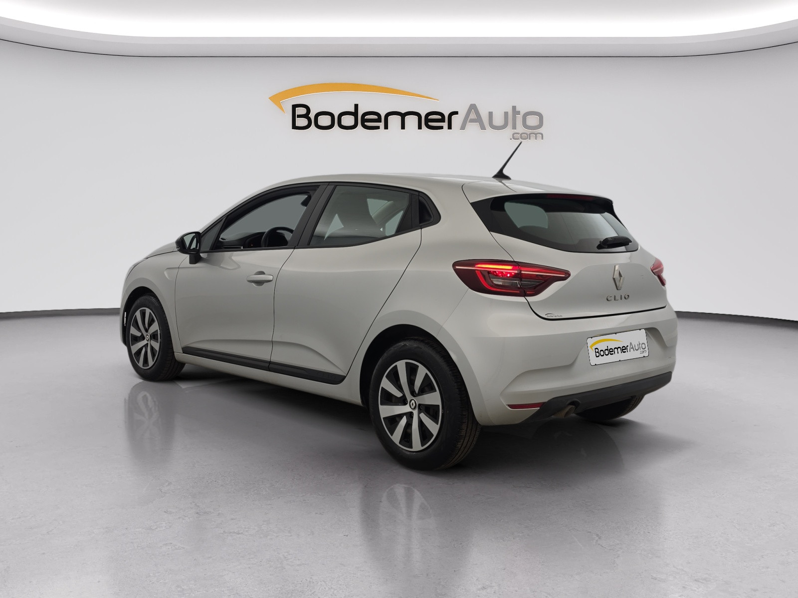Vente en ligne Renault Clio 5 Clio TCe 90 au prix de 13 490 €