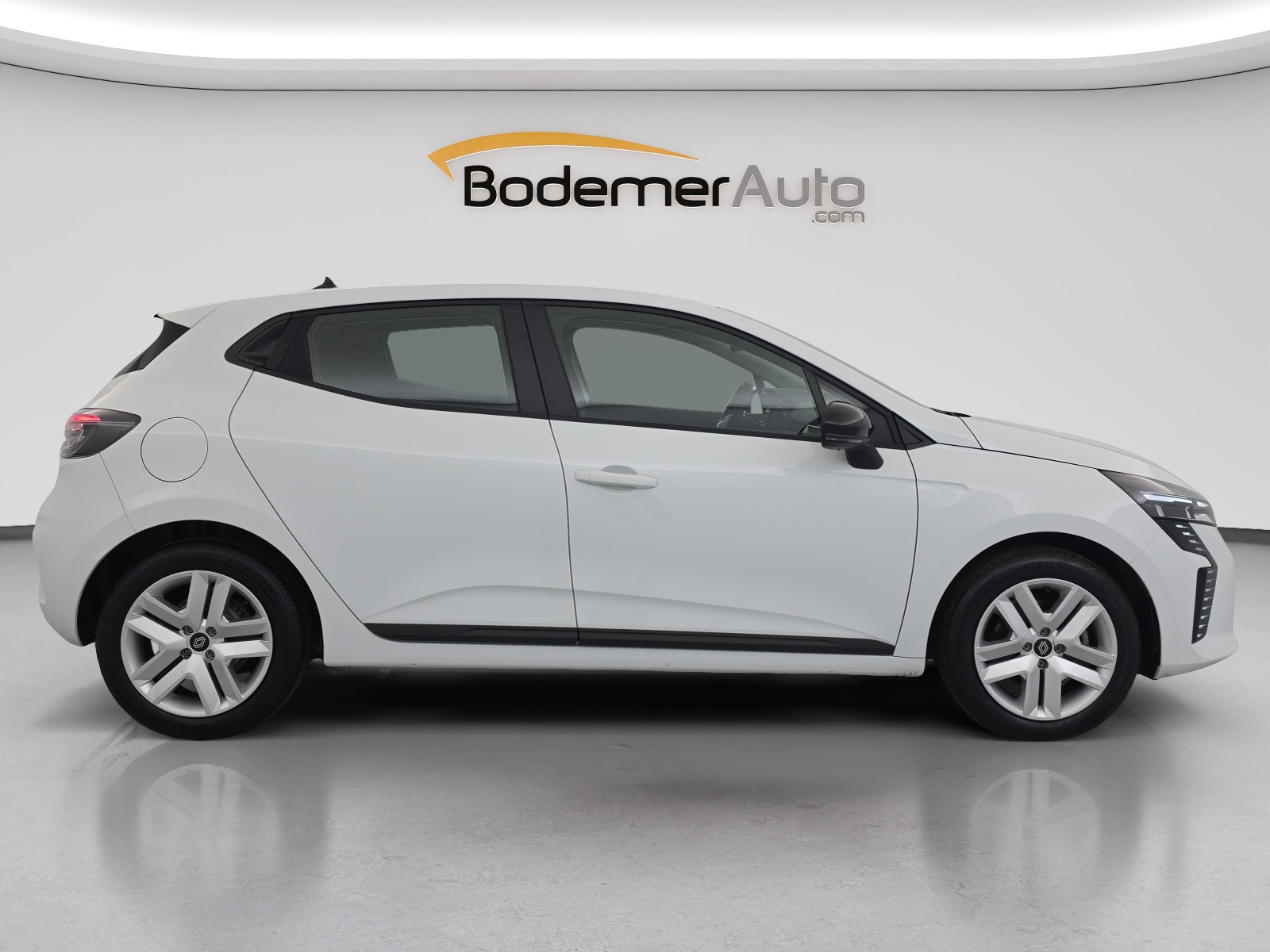 Vente en ligne Renault Clio 5 CLIO BLUE DCI 100 CH au prix de 16 990 €