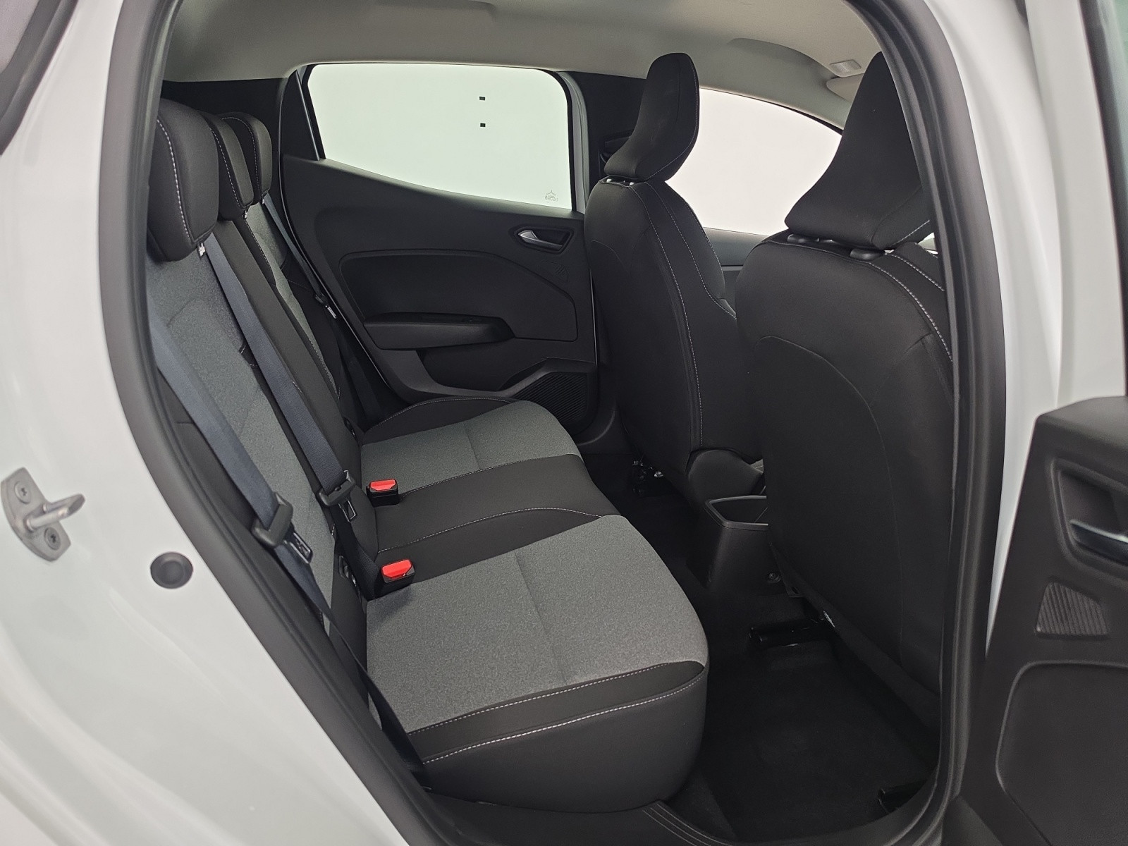 Vente en ligne Renault Clio 5 CLIO BLUE DCI 100 CH au prix de 16 990 €