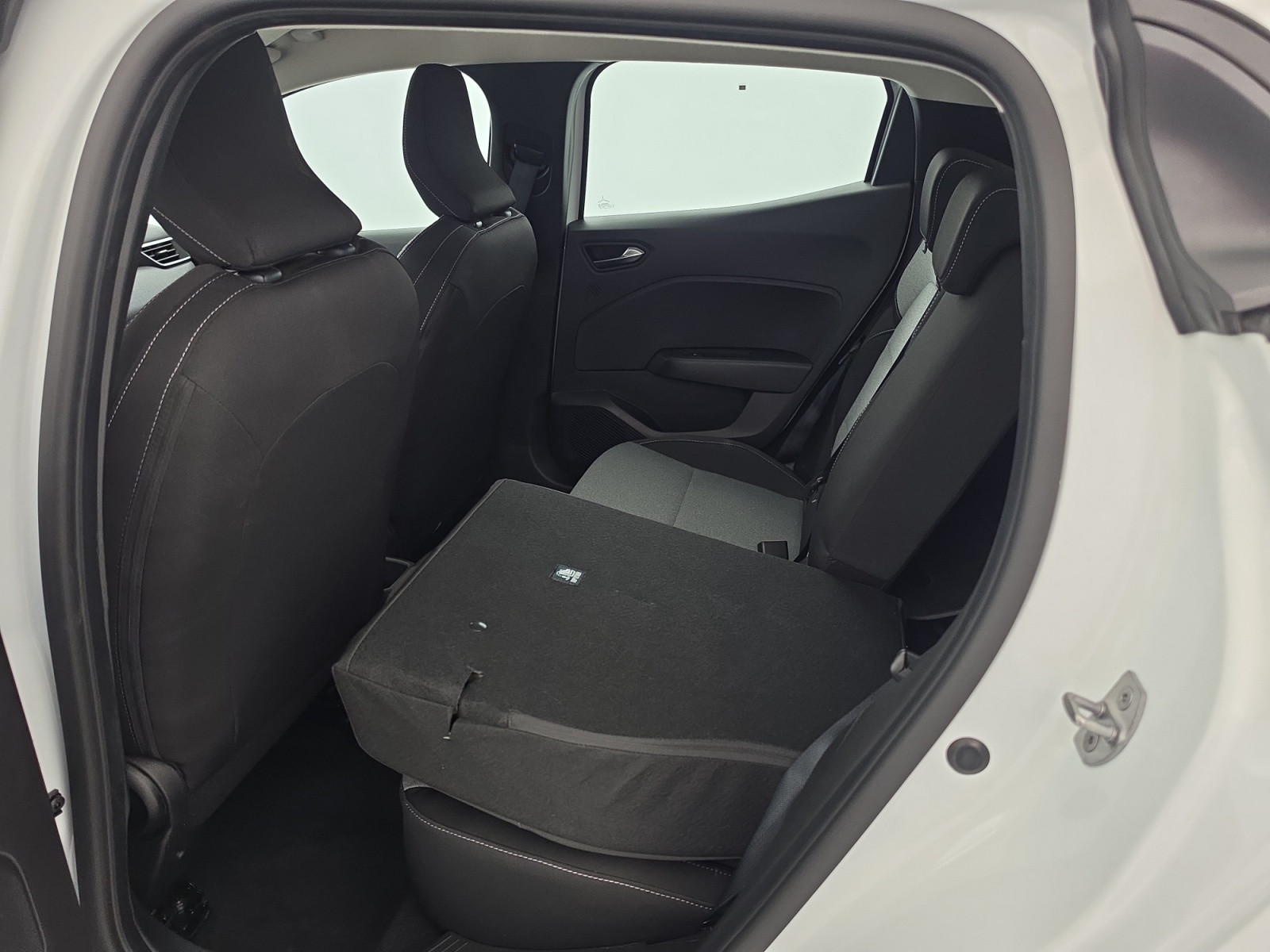 Vente en ligne Renault Clio 5 CLIO BLUE DCI 100 CH au prix de 16 990 €