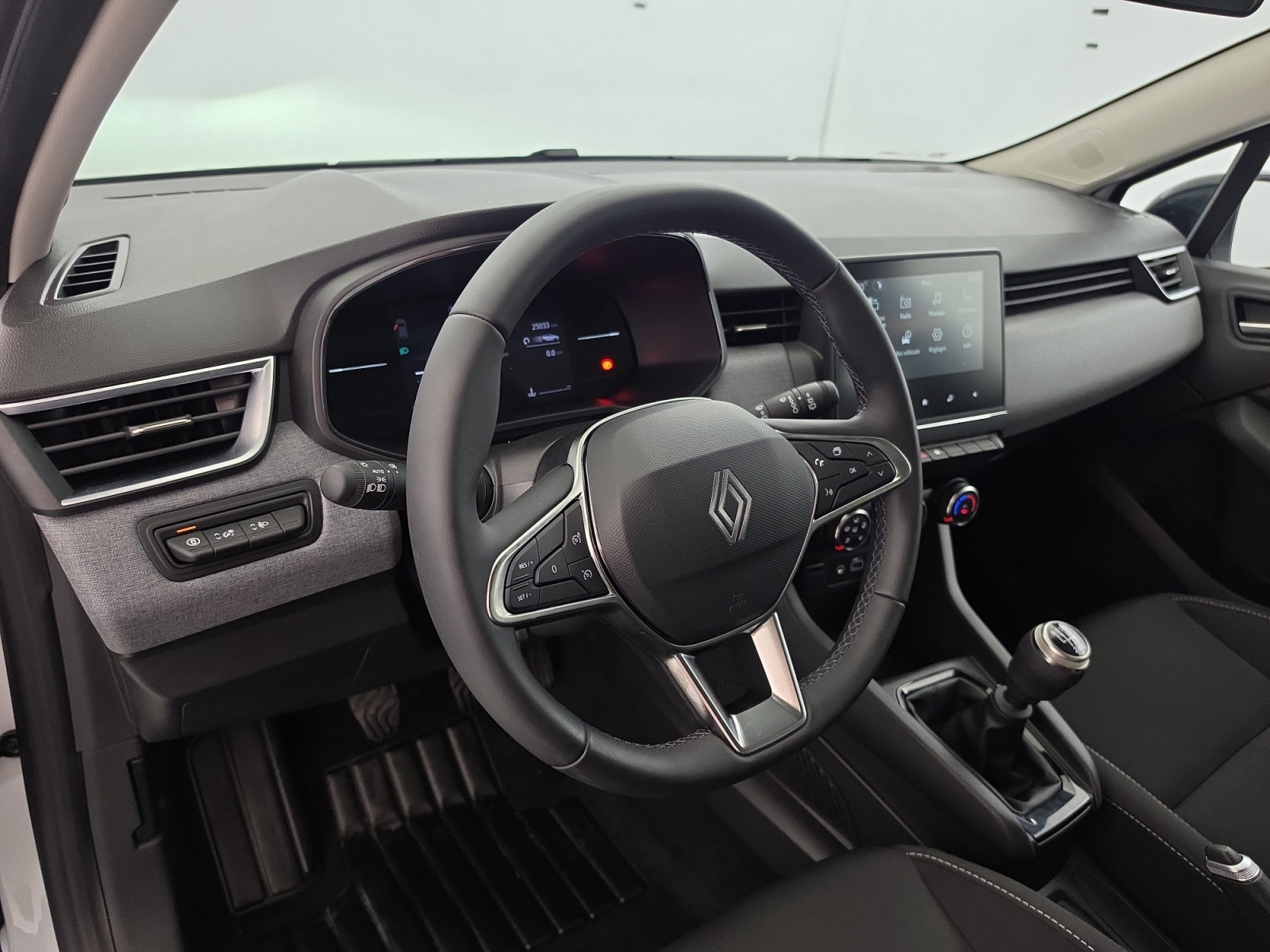 Vente en ligne Renault Clio 5 CLIO BLUE DCI 100 CH au prix de 16 990 €