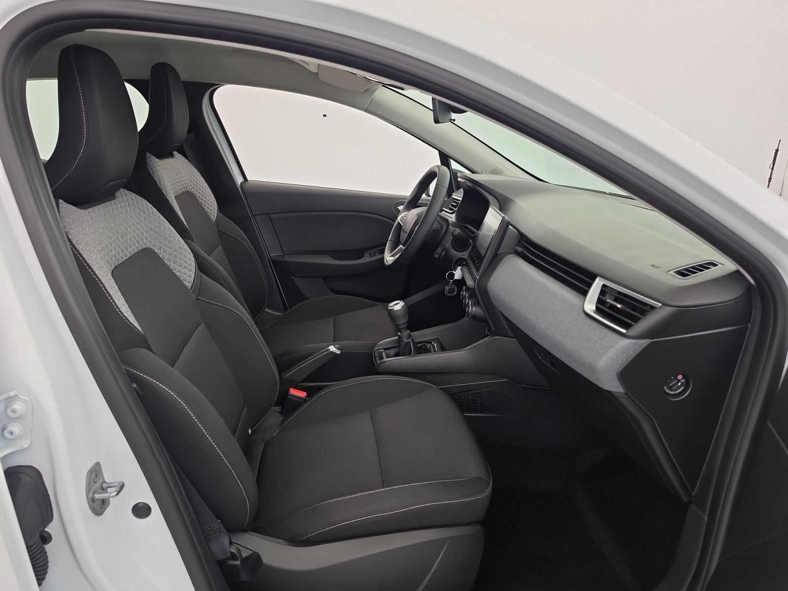 Vente en ligne Renault Clio 5 CLIO BLUE DCI 100 CH au prix de 16 990 €