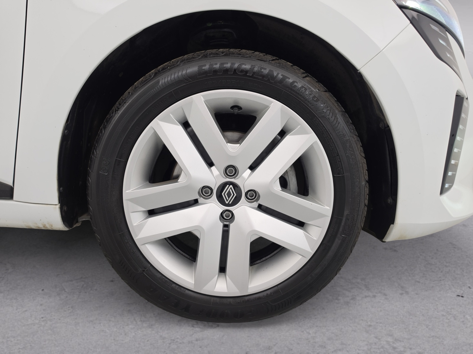 Vente en ligne Renault Clio 5 CLIO BLUE DCI 100 CH au prix de 16 990 €