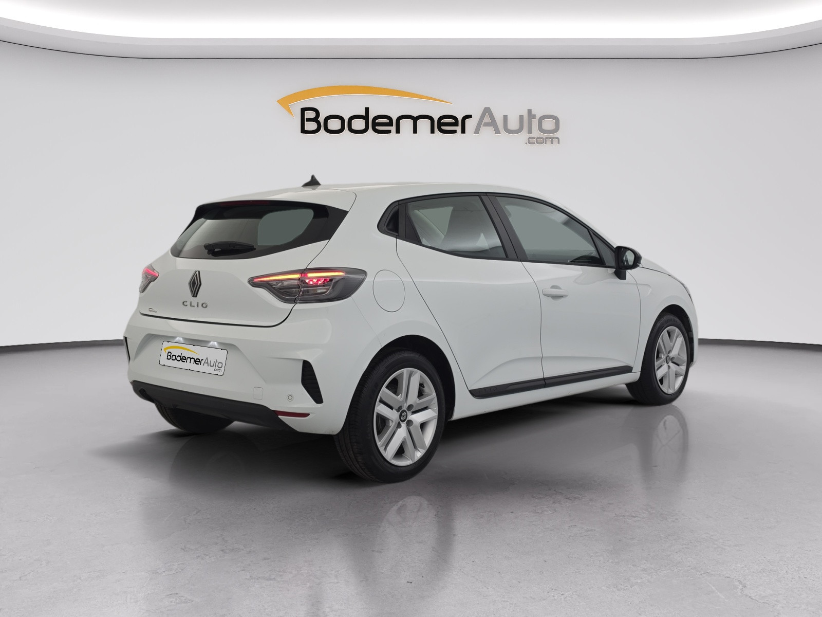 Vente en ligne Renault Clio 5 CLIO BLUE DCI 100 CH au prix de 16 990 €