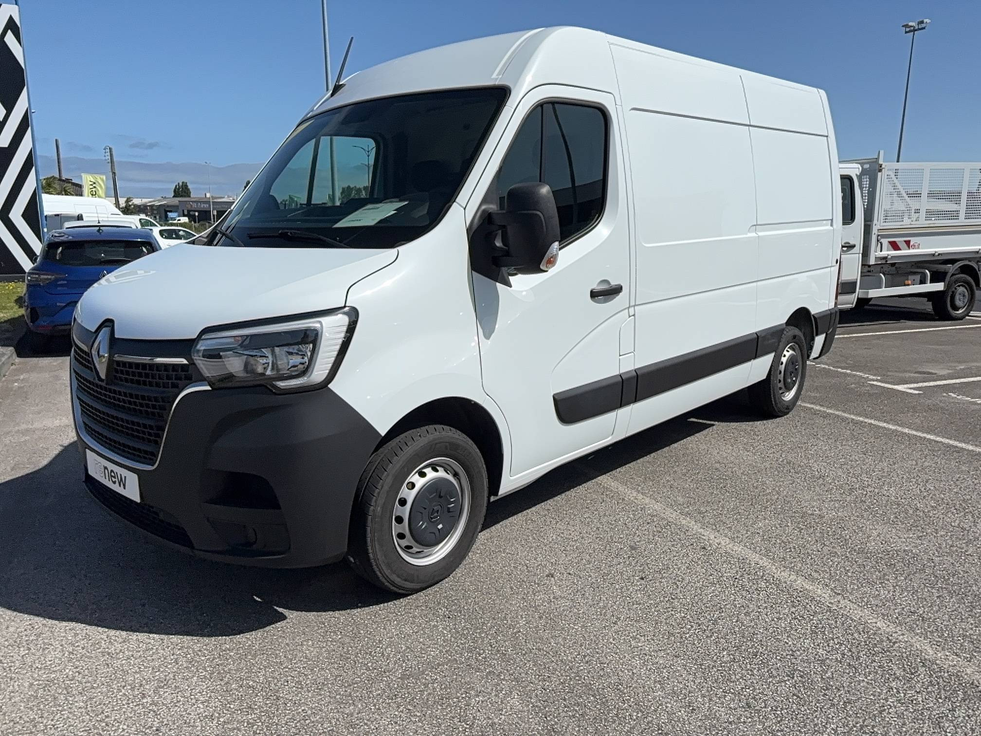 Vente en ligne Renault Master Fourgon MASTER FGN TRAC F3500 L2H2 BLUE DCI 135 au prix de 22 990 €