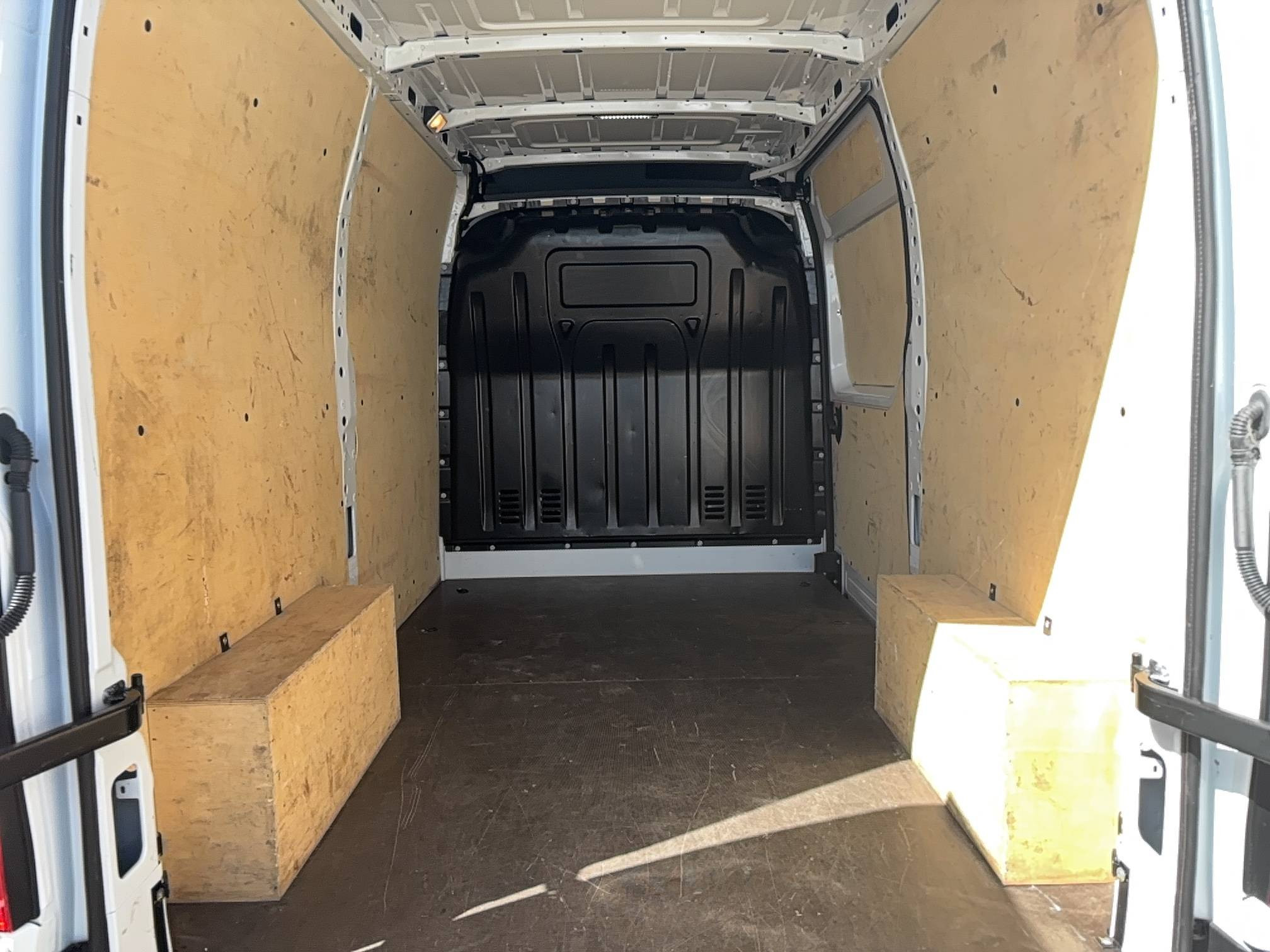 Vente en ligne Renault Master Fourgon MASTER FGN TRAC F3500 L2H2 BLUE DCI 135 au prix de 22 990 €
