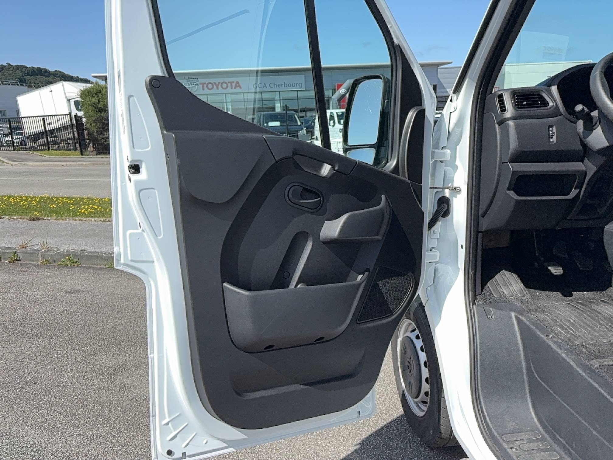 Vente en ligne Renault Master Fourgon MASTER FGN TRAC F3500 L2H2 BLUE DCI 135 au prix de 22 990 €
