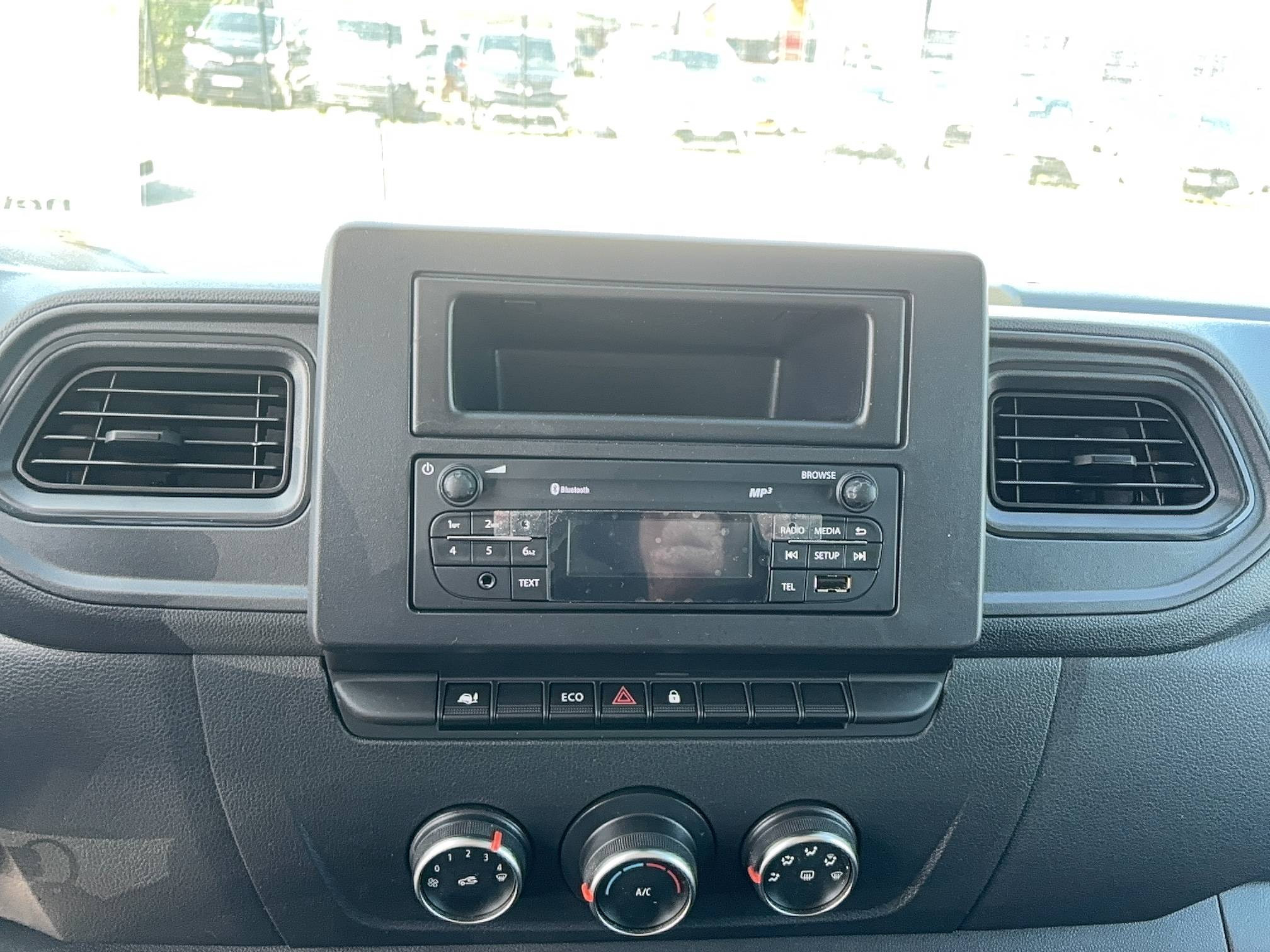 Vente en ligne Renault Master Fourgon MASTER FGN TRAC F3500 L2H2 BLUE DCI 135 au prix de 22 990 €