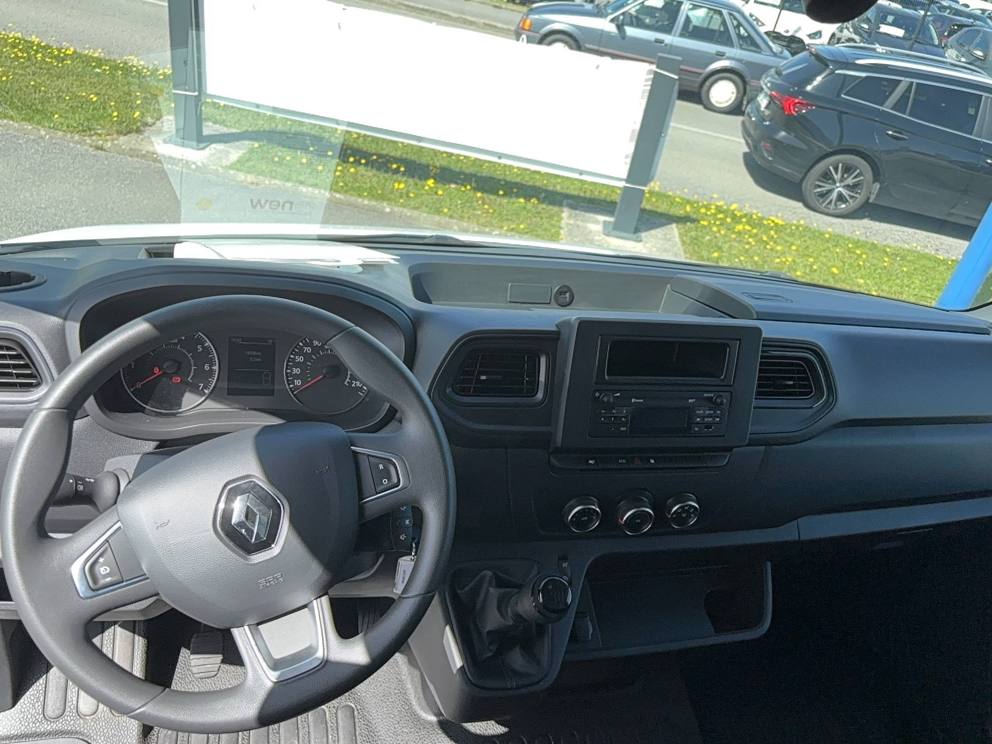 Vente en ligne Renault Master Fourgon MASTER FGN TRAC F3500 L2H2 BLUE DCI 135 au prix de 22 990 €