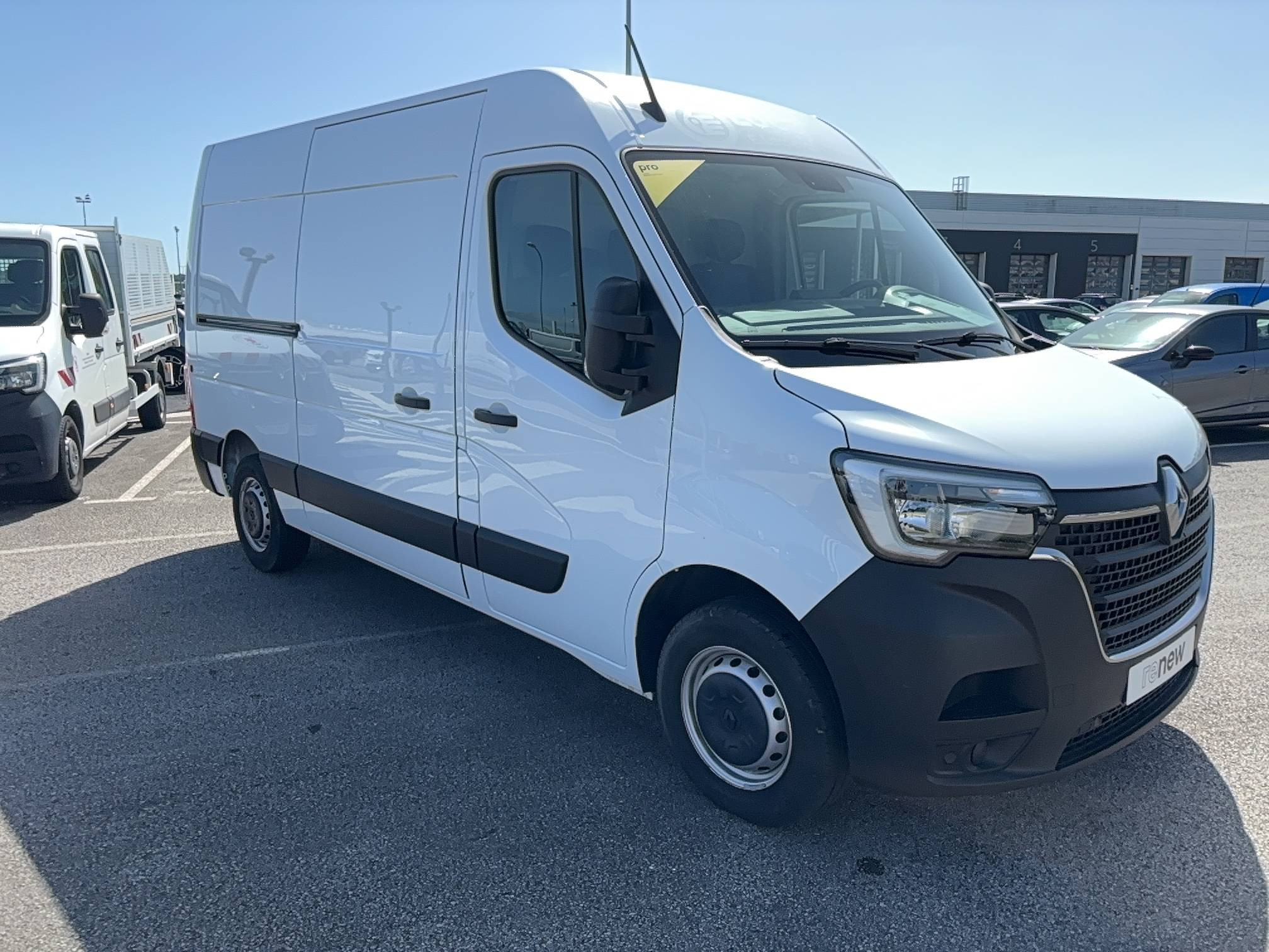 Vente en ligne Renault Master Fourgon MASTER FGN TRAC F3500 L2H2 BLUE DCI 135 au prix de 22 990 €