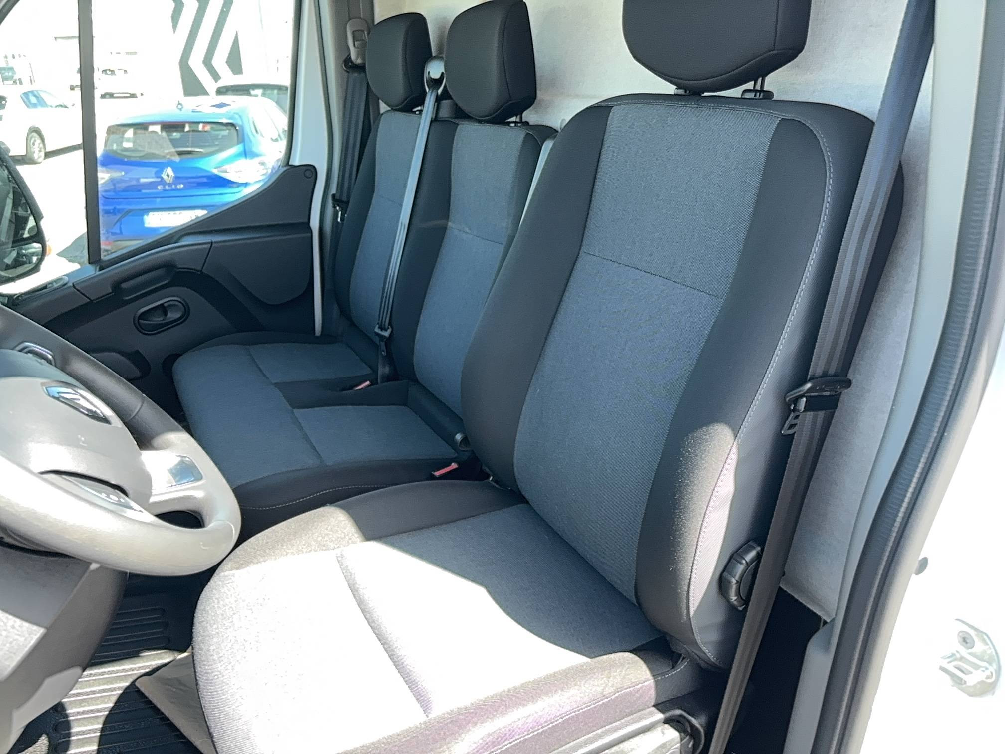 Vente en ligne Renault Master Fourgon MASTER FGN TRAC F3500 L2H2 BLUE DCI 135 au prix de 22 990 €