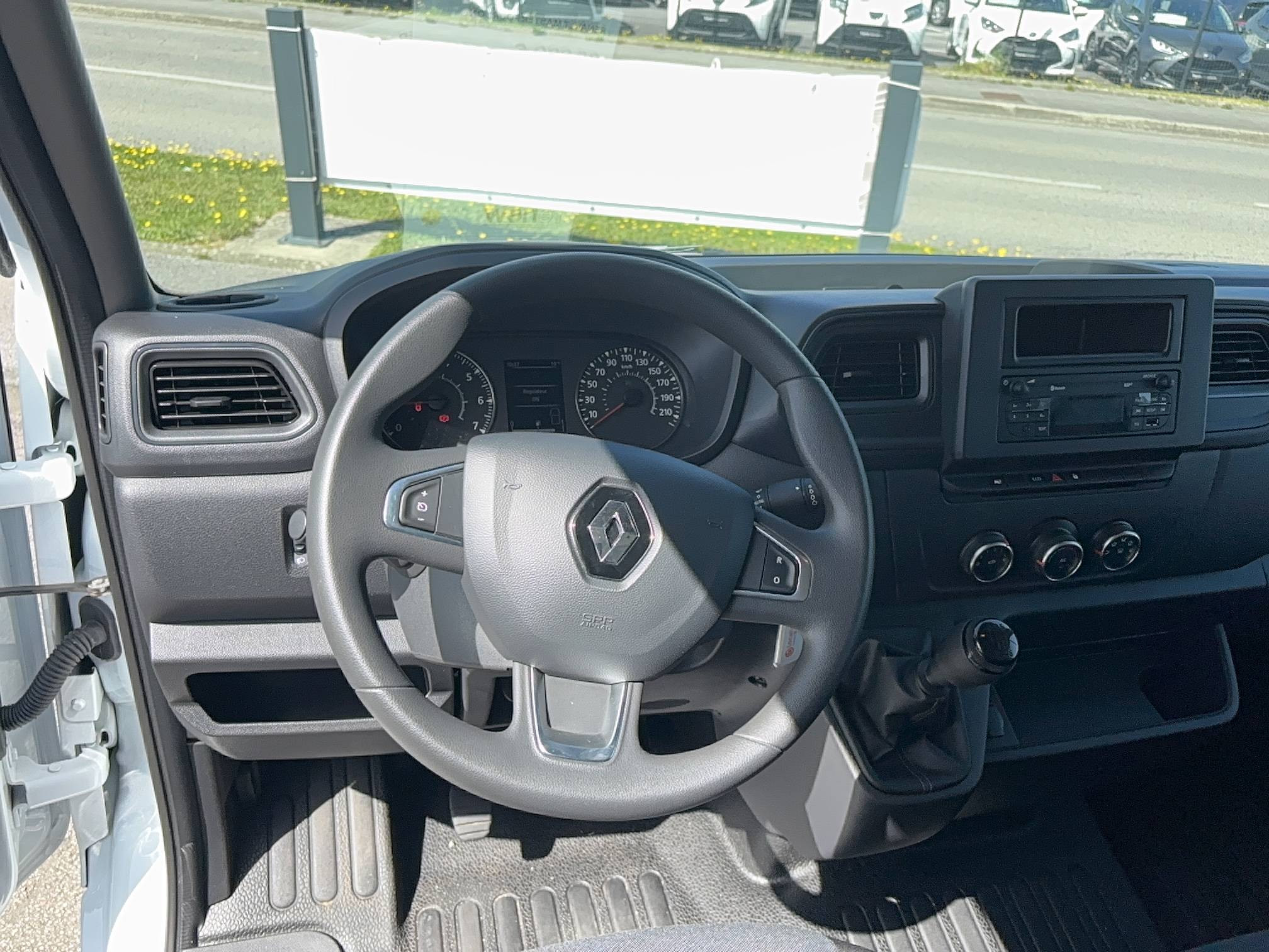Vente en ligne Renault Master Fourgon MASTER FGN TRAC F3500 L2H2 BLUE DCI 135 au prix de 22 990 €