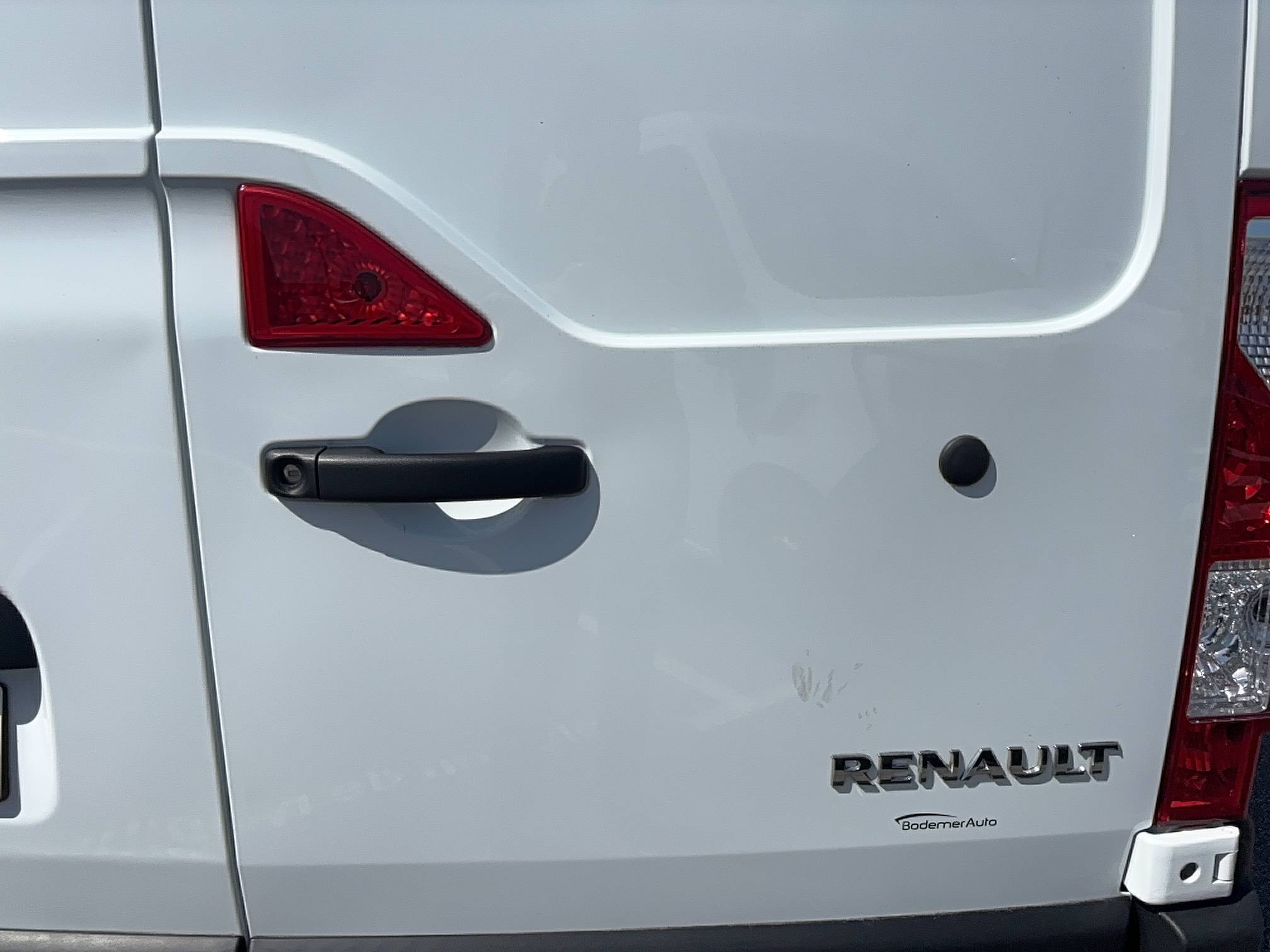 Vente en ligne Renault Master Fourgon MASTER FGN TRAC F3500 L2H2 BLUE DCI 135 au prix de 22 990 €