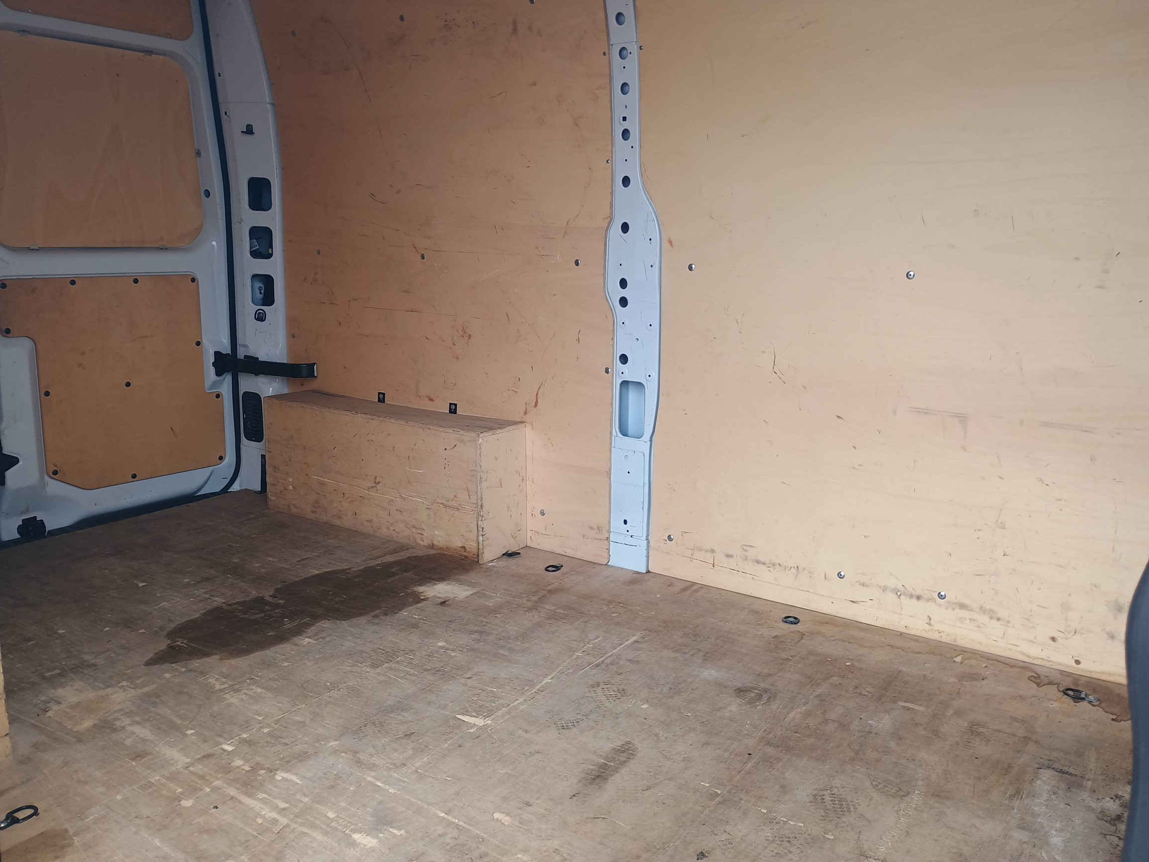 Vente en ligne Renault Master Fourgon MASTER FGN TRAC F3500 L2H3 DCI 135 au prix de 22 990 €
