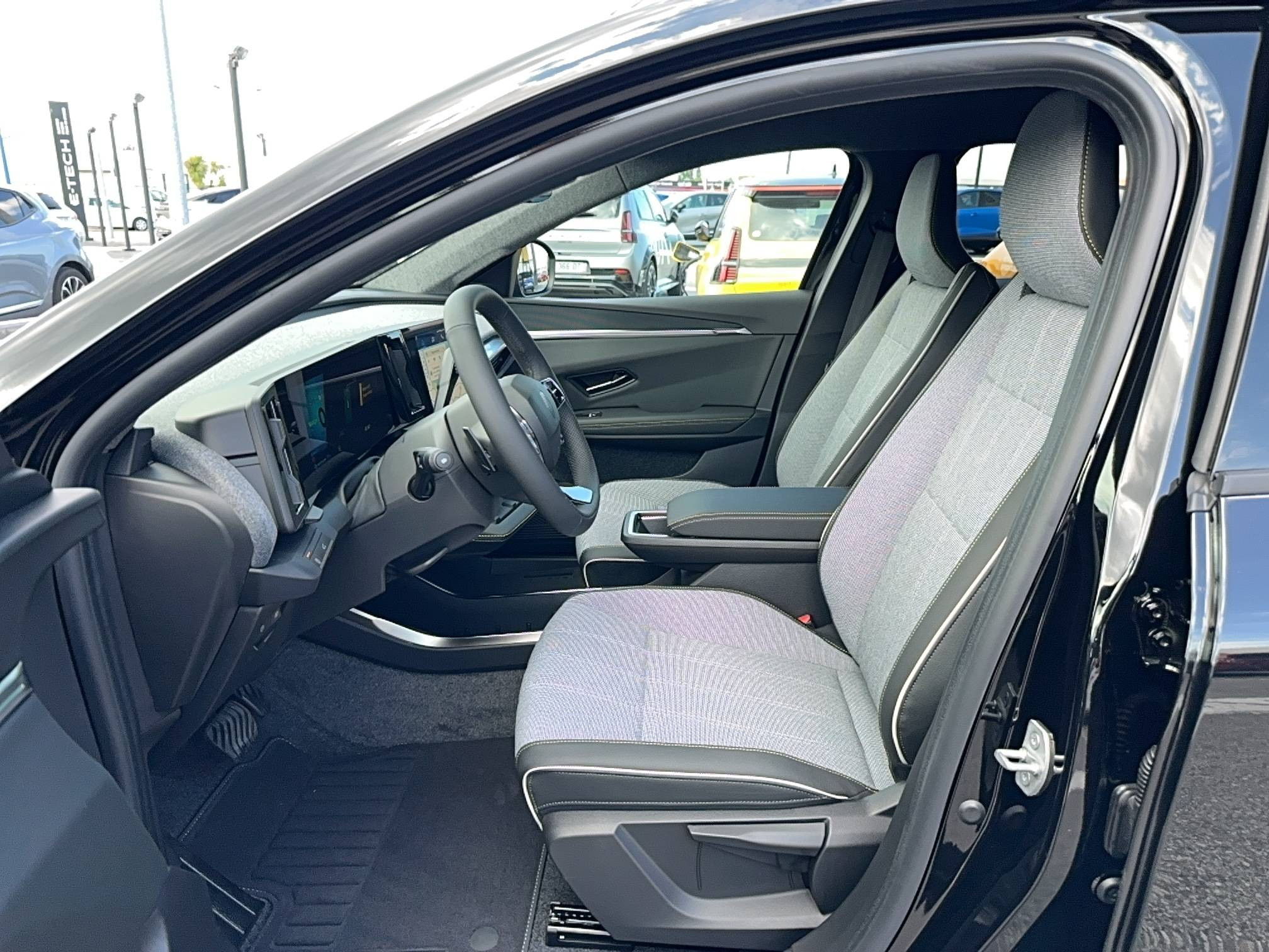 Vente en ligne Renault Scenic E-Tech Scenic E-Tech électrique 170 ch autonomie confort au prix de 39 900 €