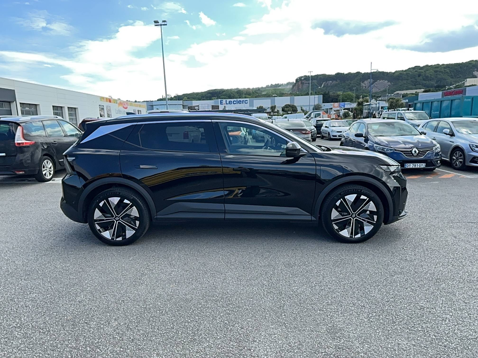 Vente en ligne Renault Scenic E-Tech Scenic E-Tech électrique 170 ch autonomie confort au prix de 39 900 €