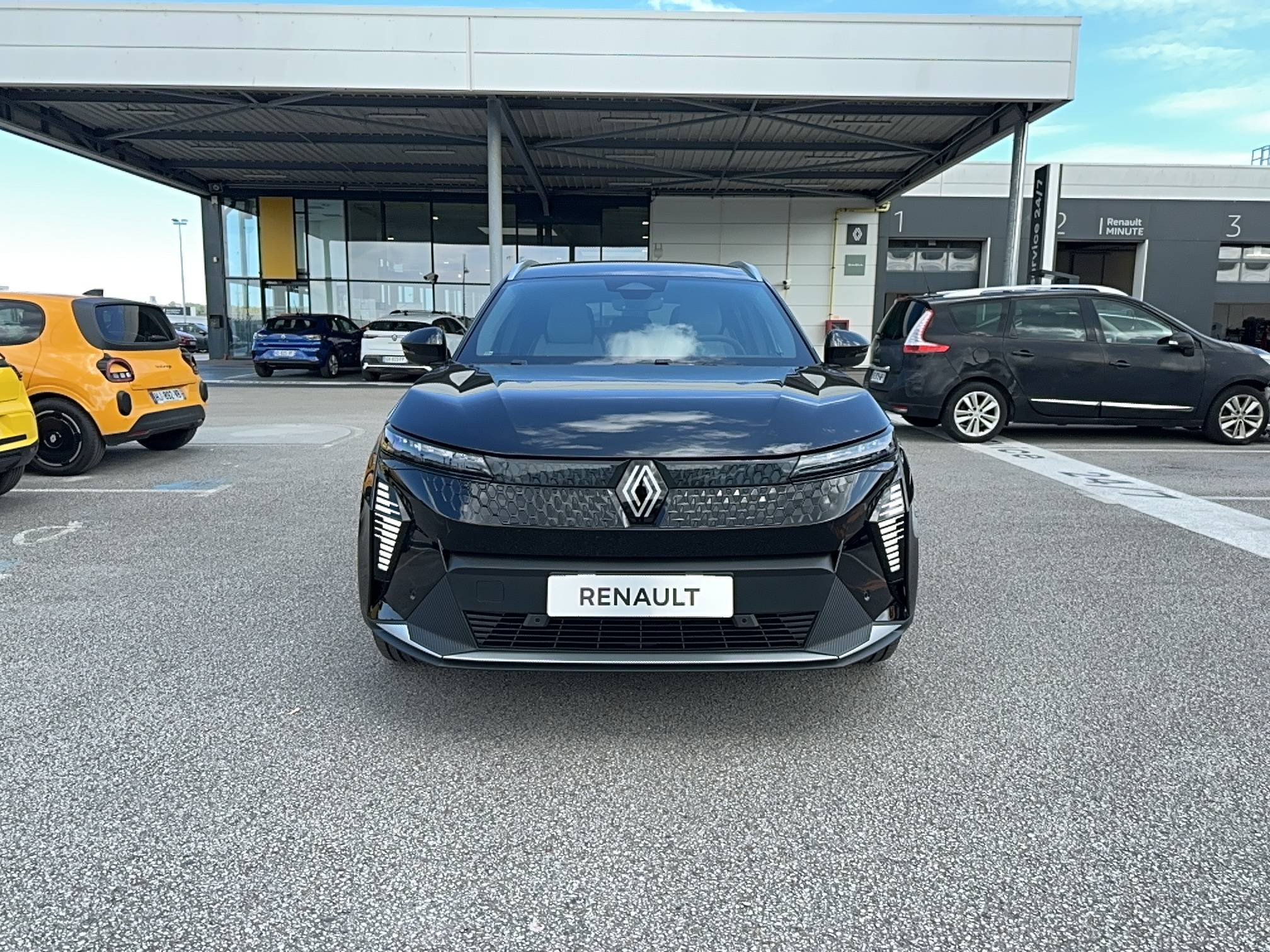 Vente en ligne Renault Scenic E-Tech Scenic E-Tech électrique 170 ch autonomie confort au prix de 39 900 €