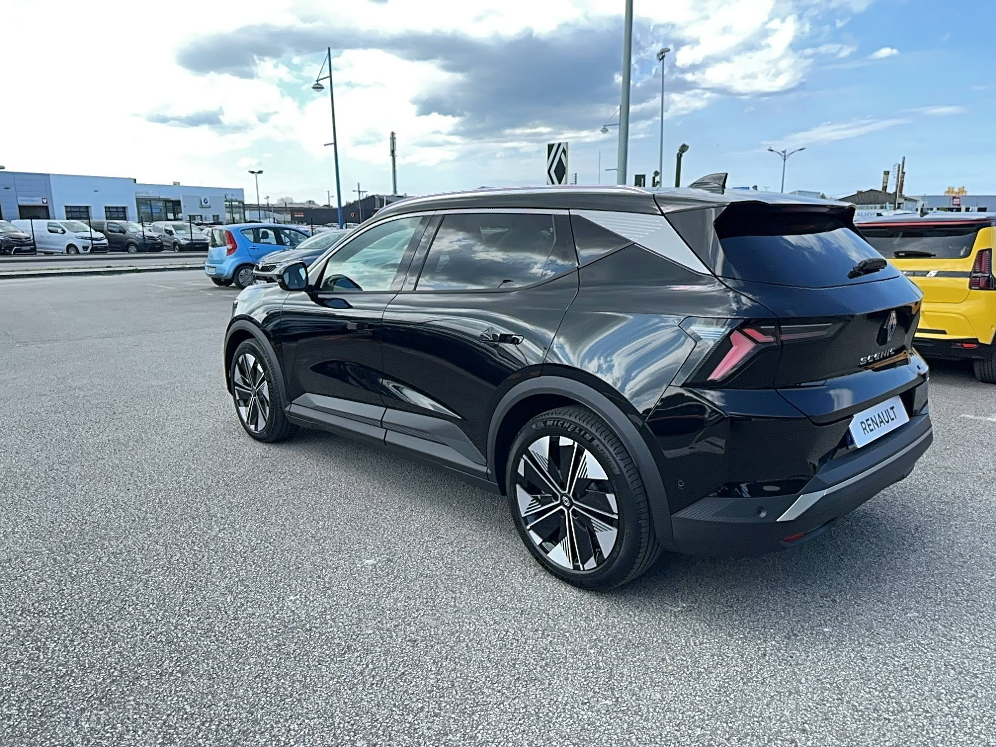 Vente en ligne Renault Scenic E-Tech Scenic E-Tech électrique 170 ch autonomie confort au prix de 39 900 €