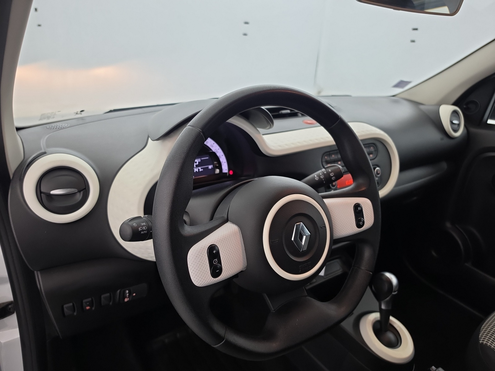 Vente en ligne Renault Twingo Electrique Twingo III E-Tech au prix de 11 490 €