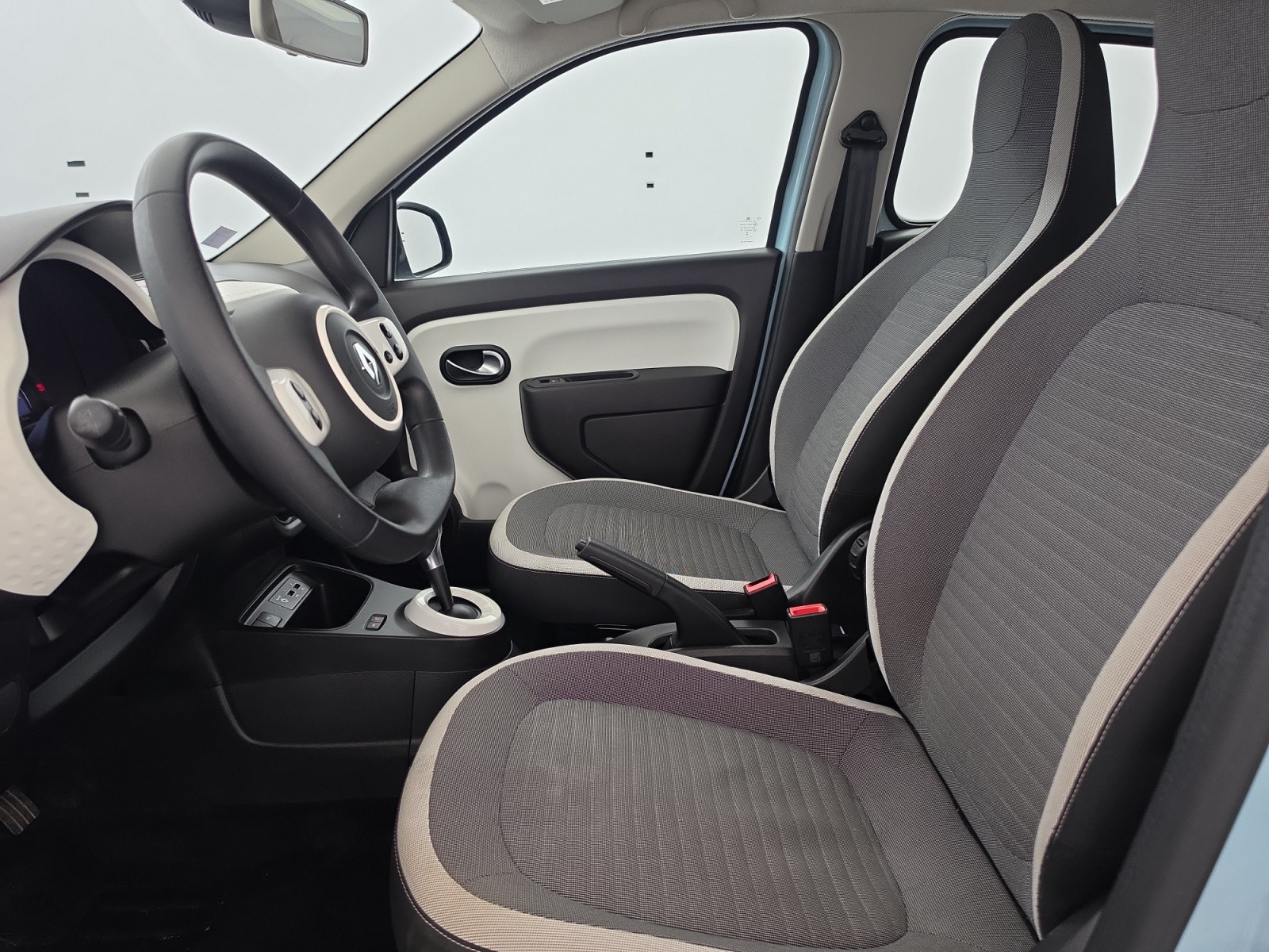 Vente en ligne Renault Twingo Electrique Twingo III E-Tech au prix de 13 490 €