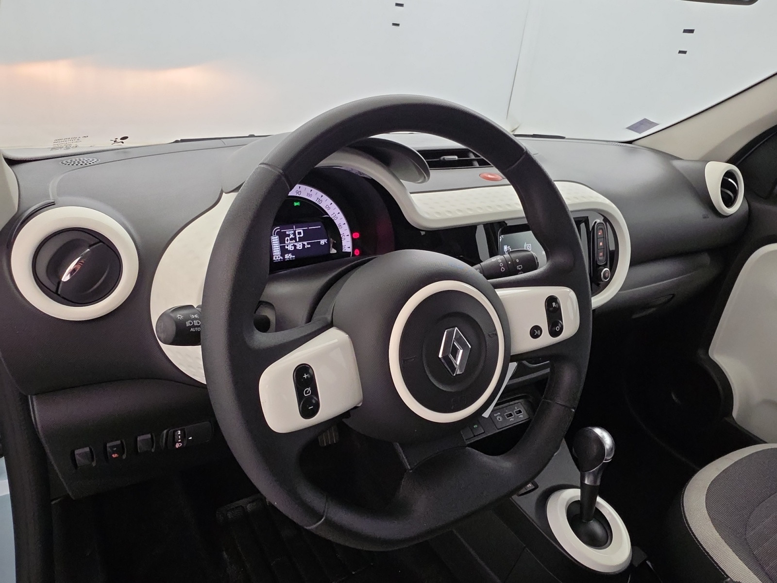 Vente en ligne Renault Twingo Electrique Twingo III E-Tech au prix de 13 490 €