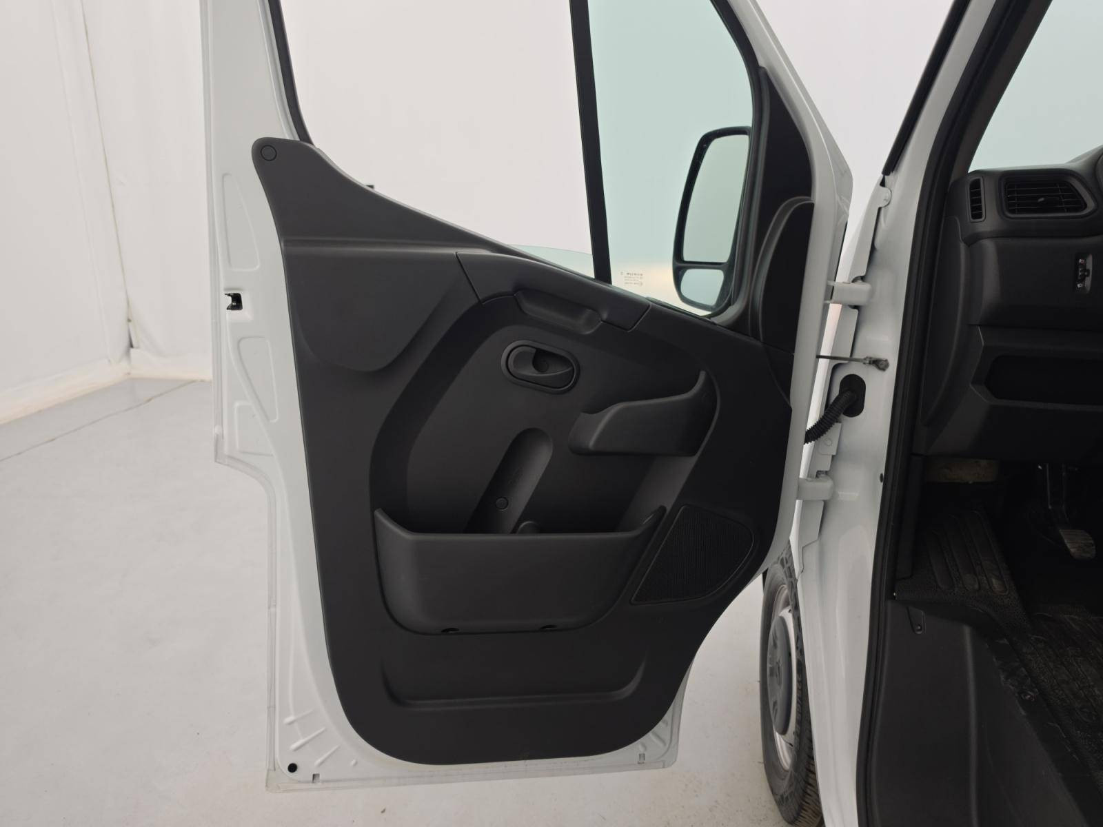 Vente en ligne Renault Master Fourgon MASTER FGN TRAC F3500 L3H3 BLUE DCI 135 au prix de 25 990 €
