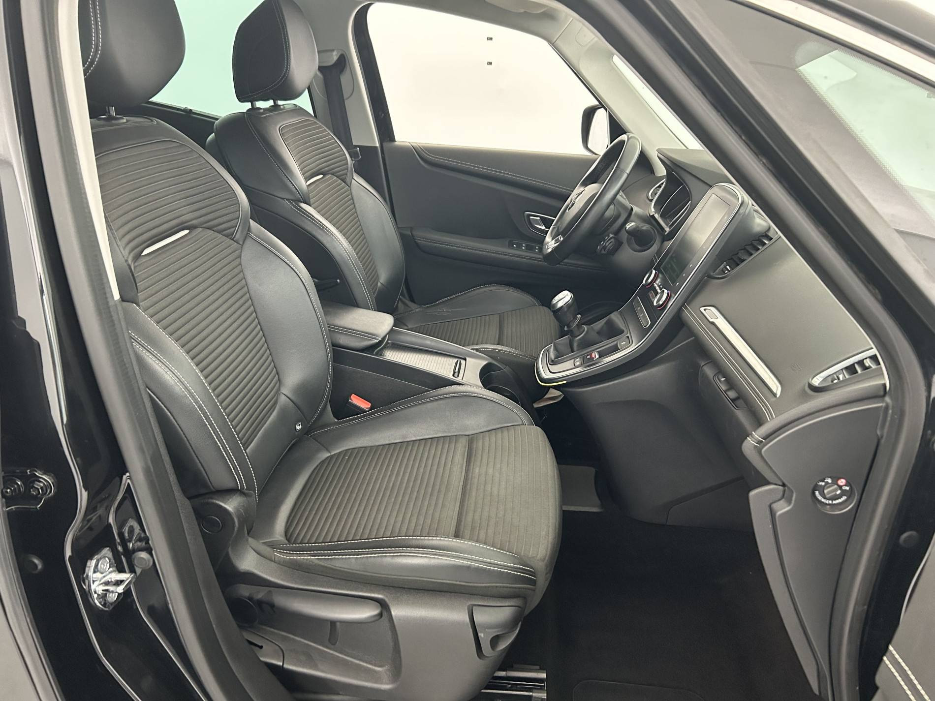 Vente en ligne Renault Scenic 4 Scenic dCi 130 Energy au prix de 14 990 €
