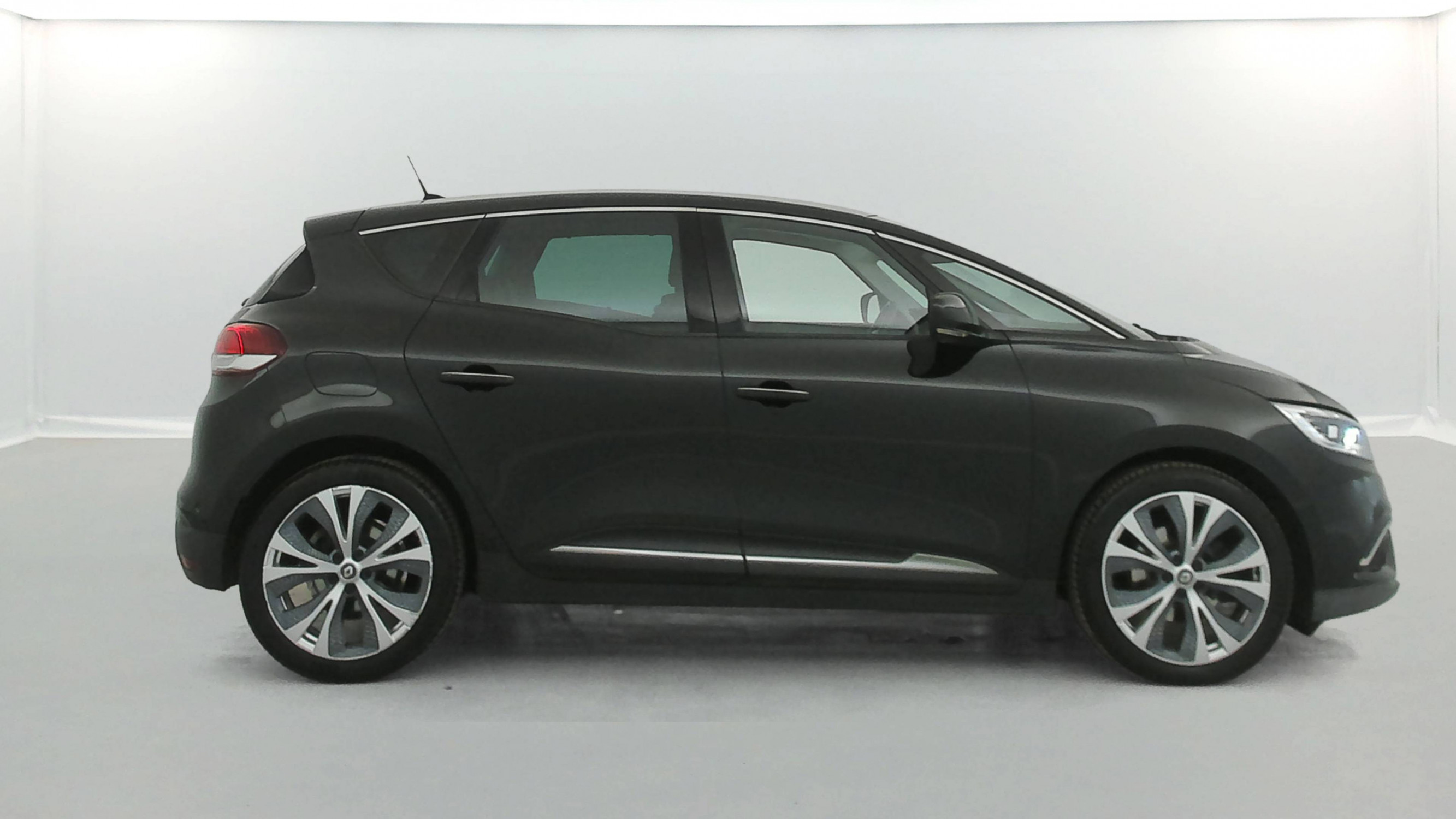 Vente en ligne Renault Scenic 4 Scenic dCi 130 Energy au prix de 14 990 €