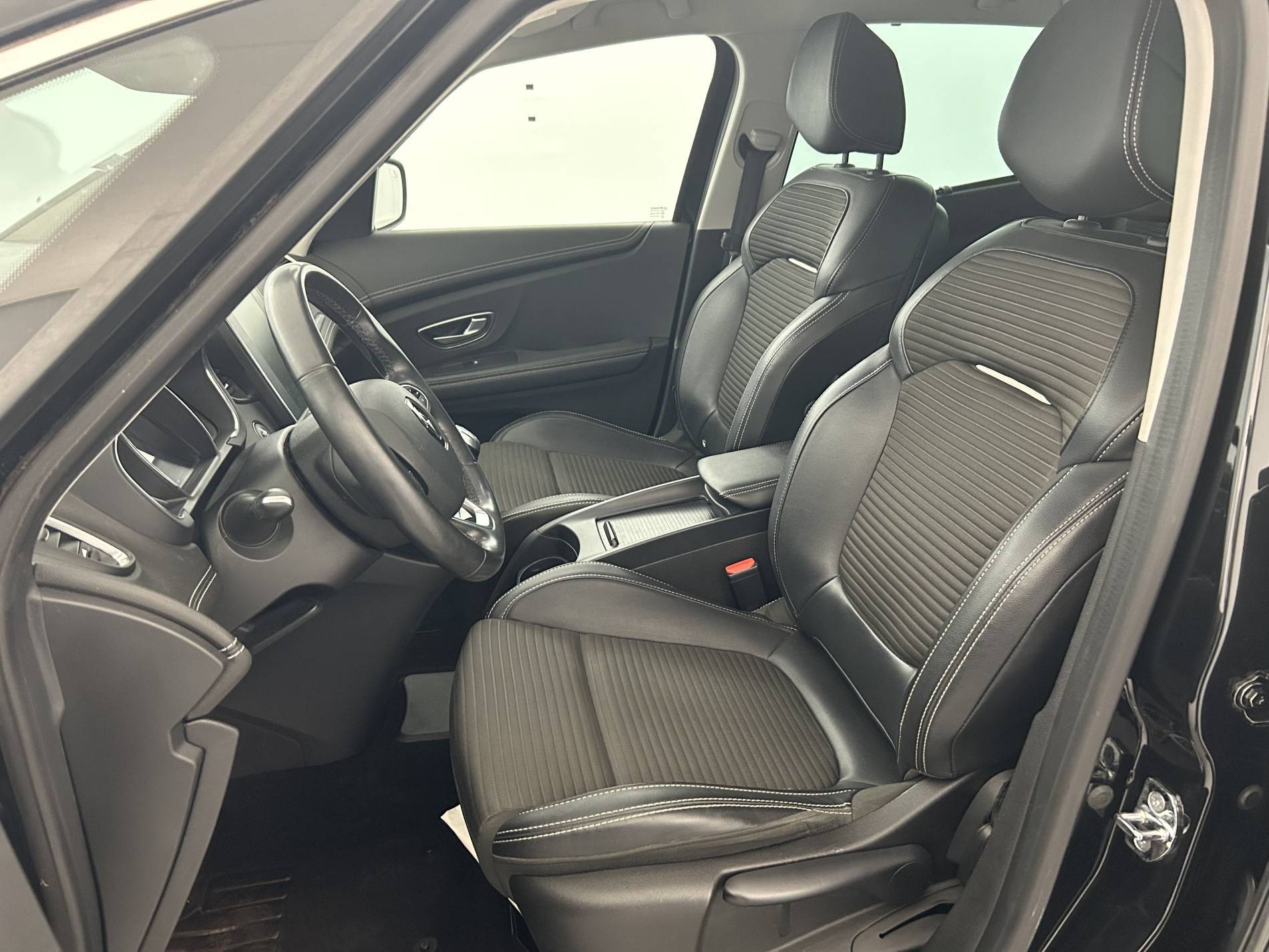 Vente en ligne Renault Scenic 4 Scenic dCi 130 Energy au prix de 14 990 €