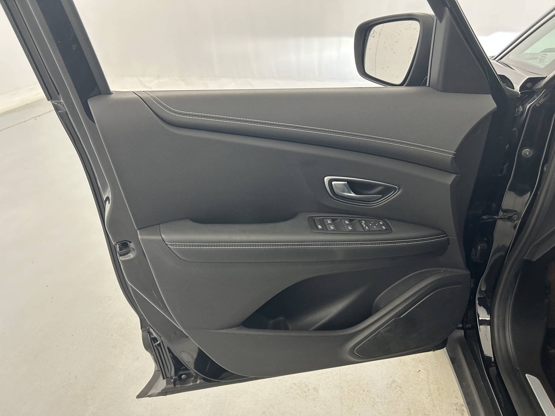 Vente en ligne Renault Scenic 4 Scenic dCi 130 Energy au prix de 14 990 €