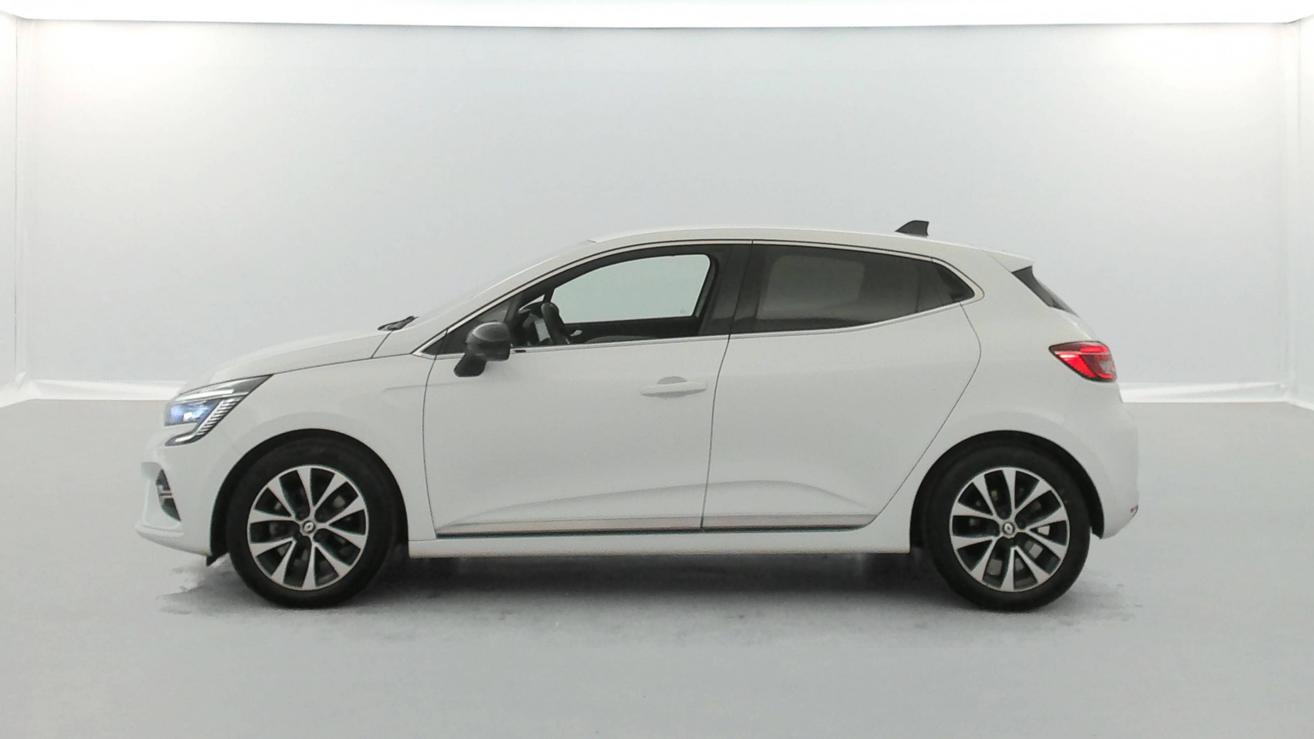 Renault Clio 5 Clio E-Tech full hybrid 145 occasion de 2023 en vente à Cherbourg