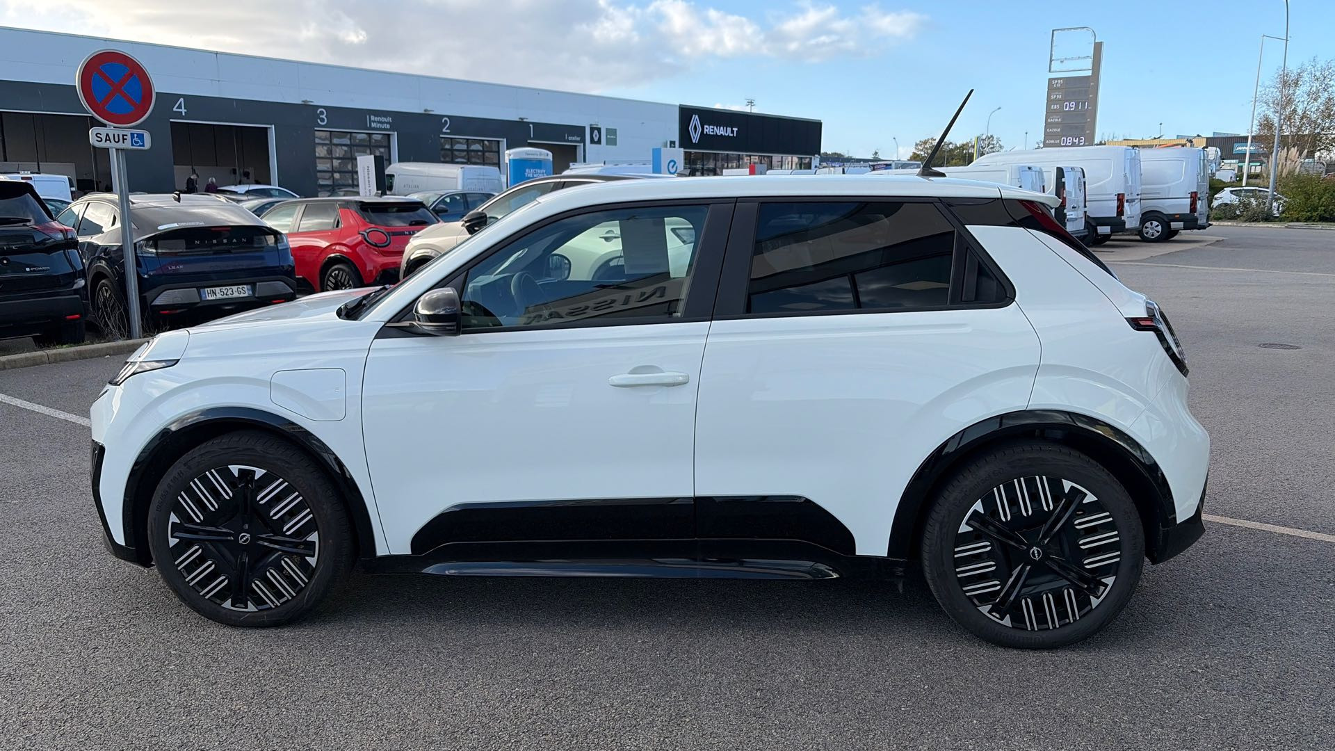 Vente en ligne Nissan Micra Electrique 40kWh 120ch au prix de 25 390 €