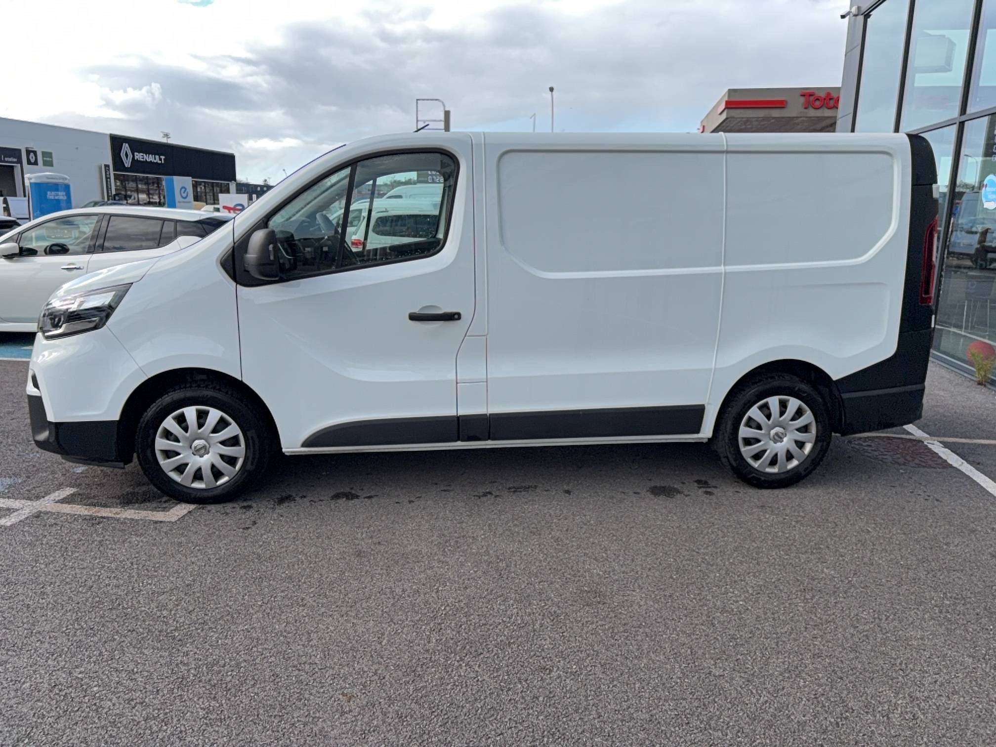 Vente en ligne Nissan Primastar Fourgon  L1H1 2T8 2.0 DCI 130 S/S BVM au prix de 17 490 €
