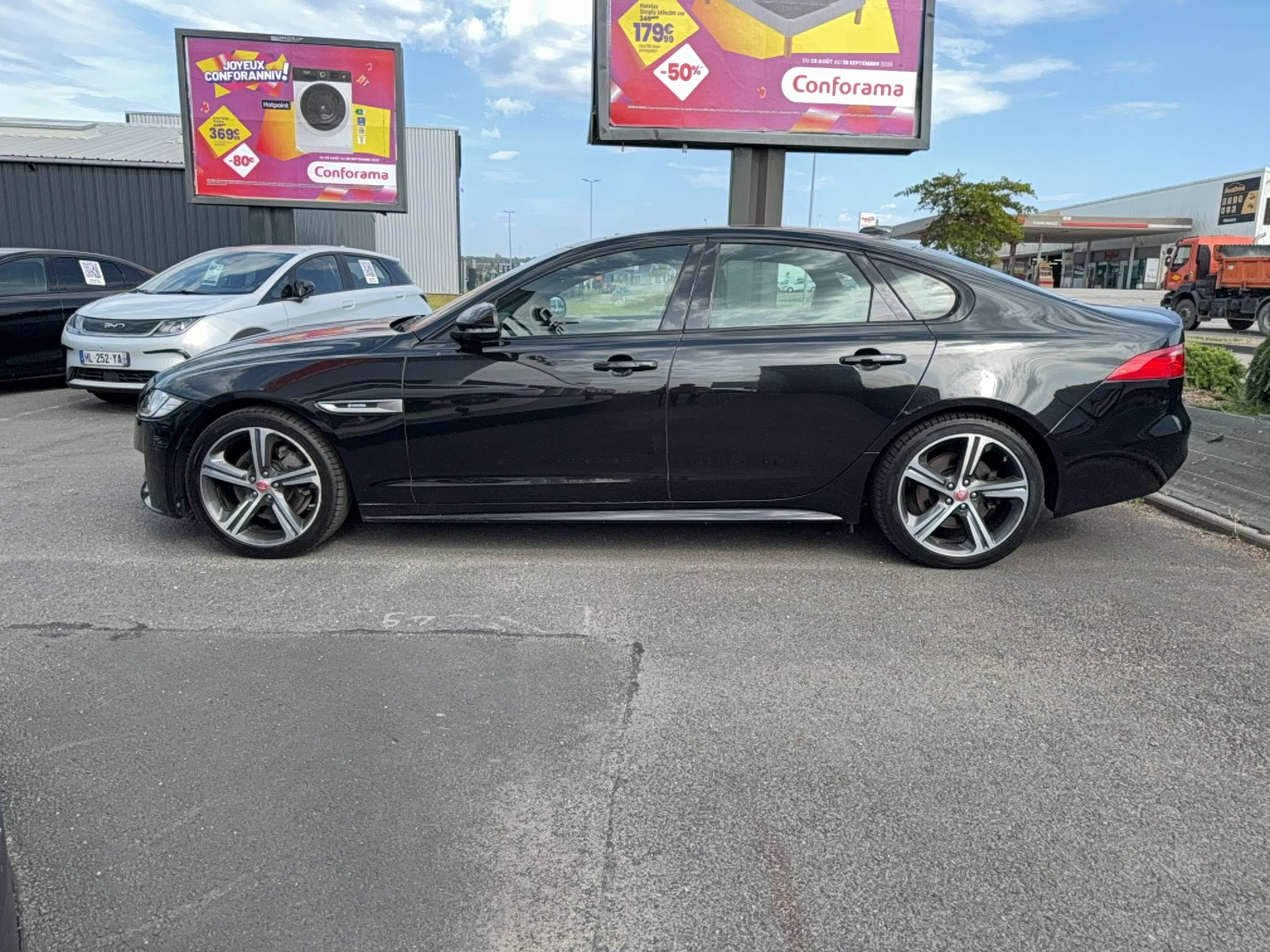 Jaguar XF  2.0 D - 180 ch BVA occasion de 2017 en vente à Cherbourg