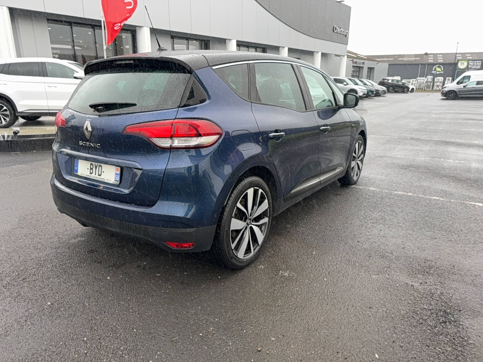 Vente en ligne Renault Scenic 4 Scenic TCe 140 FAP EDC au prix de 14 081 €