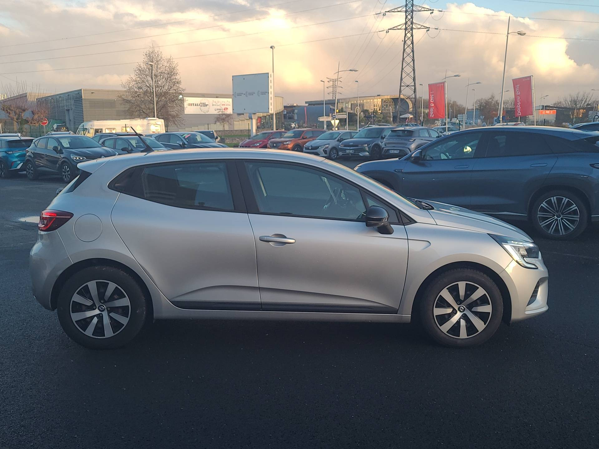 Vente en ligne Renault Clio 5 Clio TCe 90 au prix de 13 490 €
