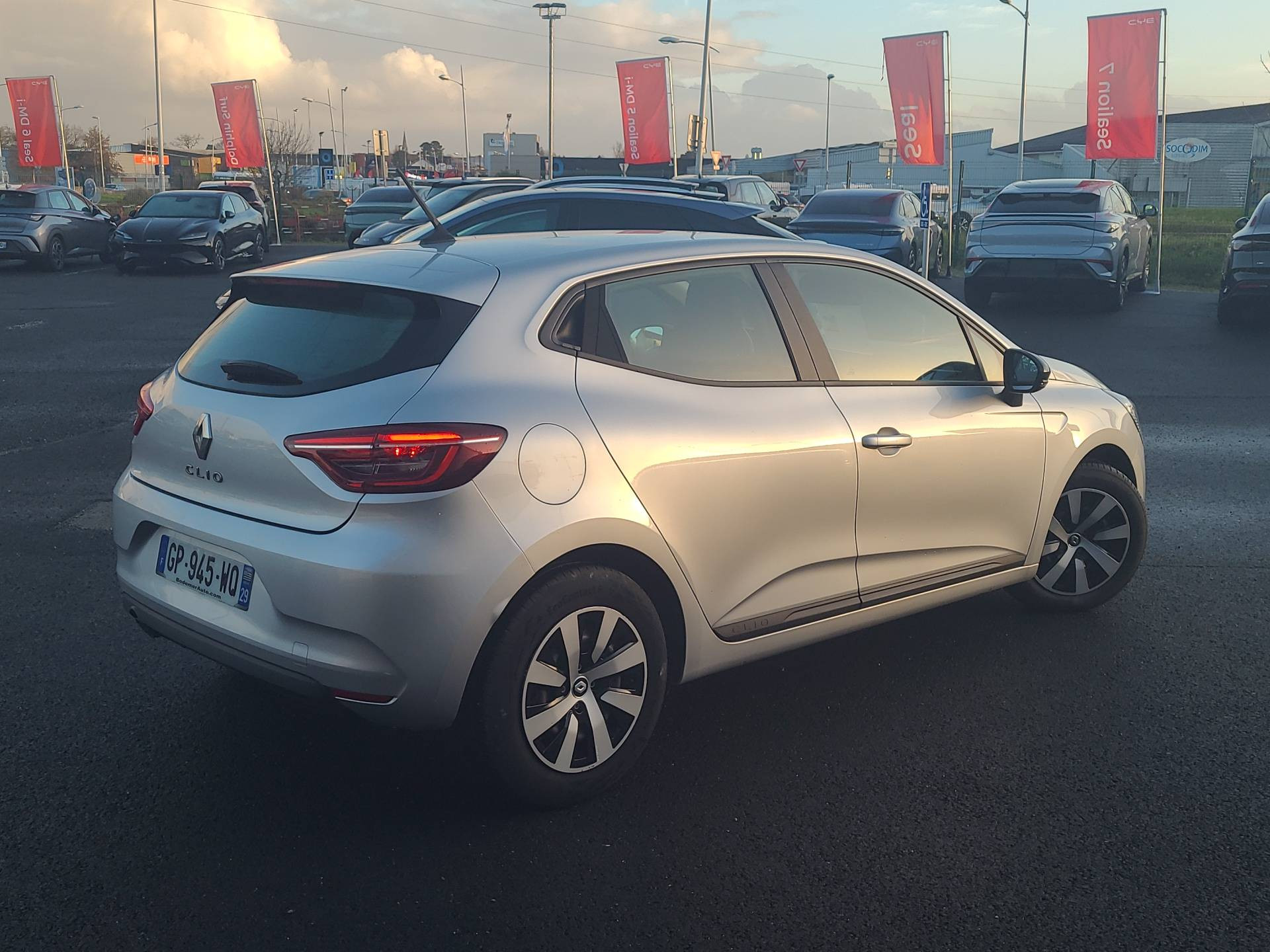 Vente en ligne Renault Clio 5 Clio TCe 90 au prix de 13 490 €