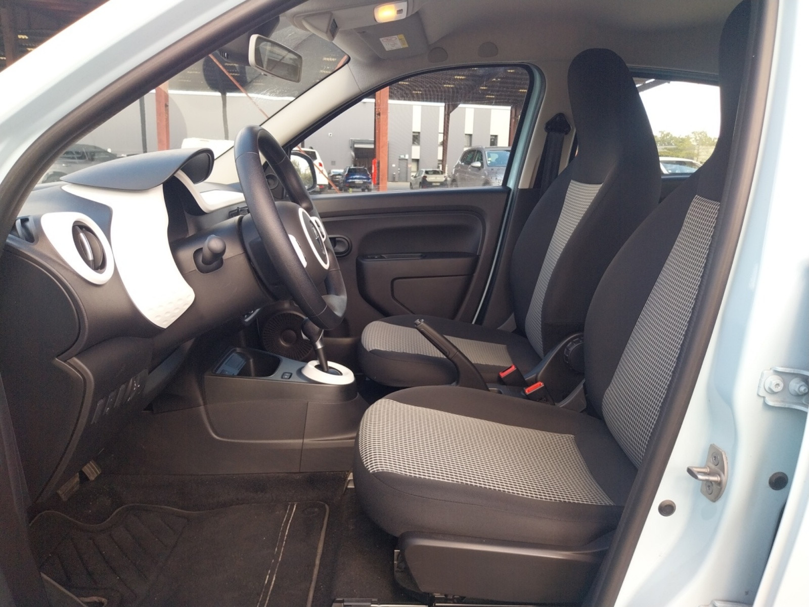 Vente en ligne Renault Twingo Electrique Twingo III E-Tech au prix de 12 990 €