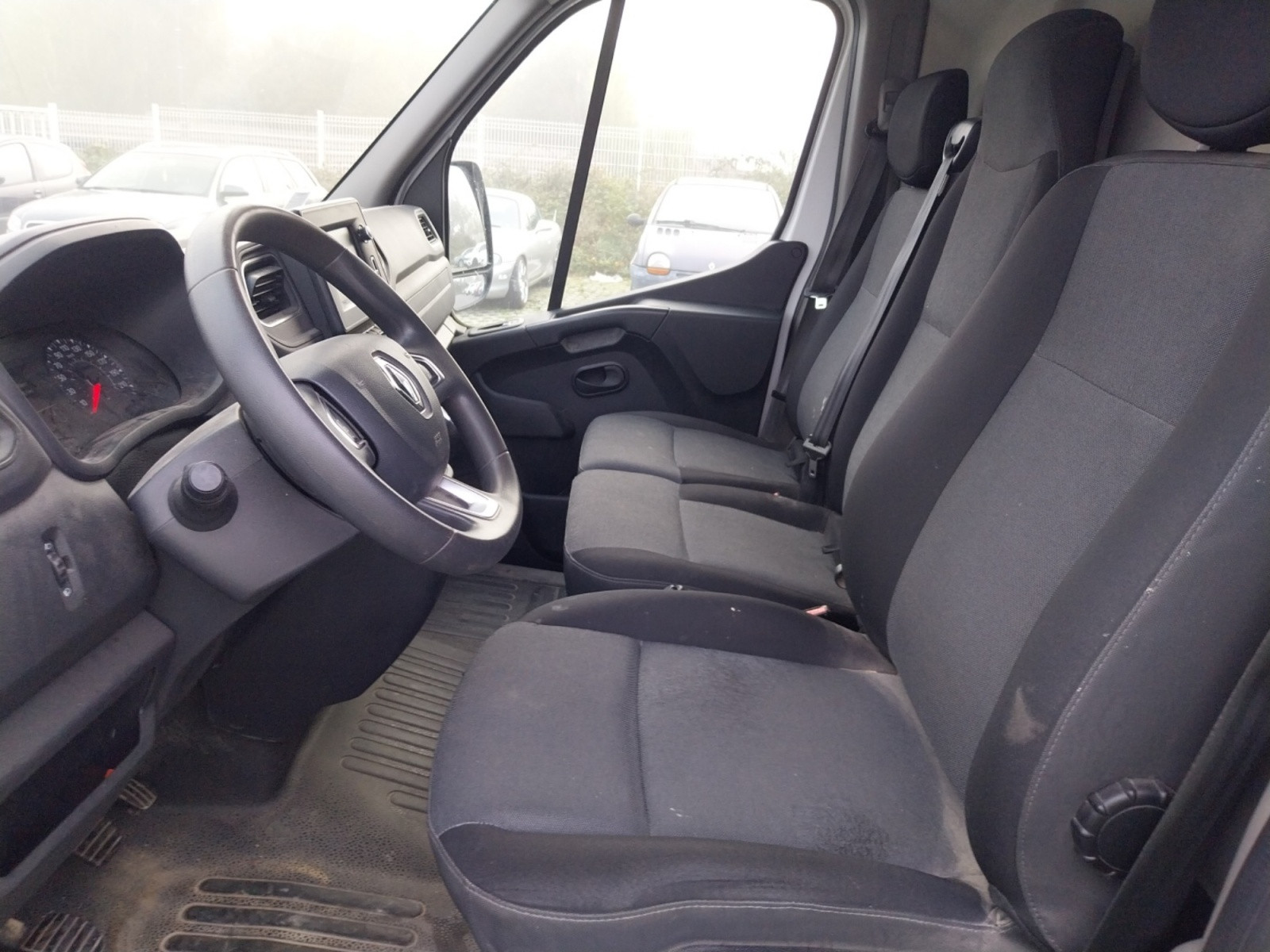 Vente en ligne Renault Master Fourgon MASTER FGN TRAC F3500 L3H2 DCI 135 au prix de 19 990 €