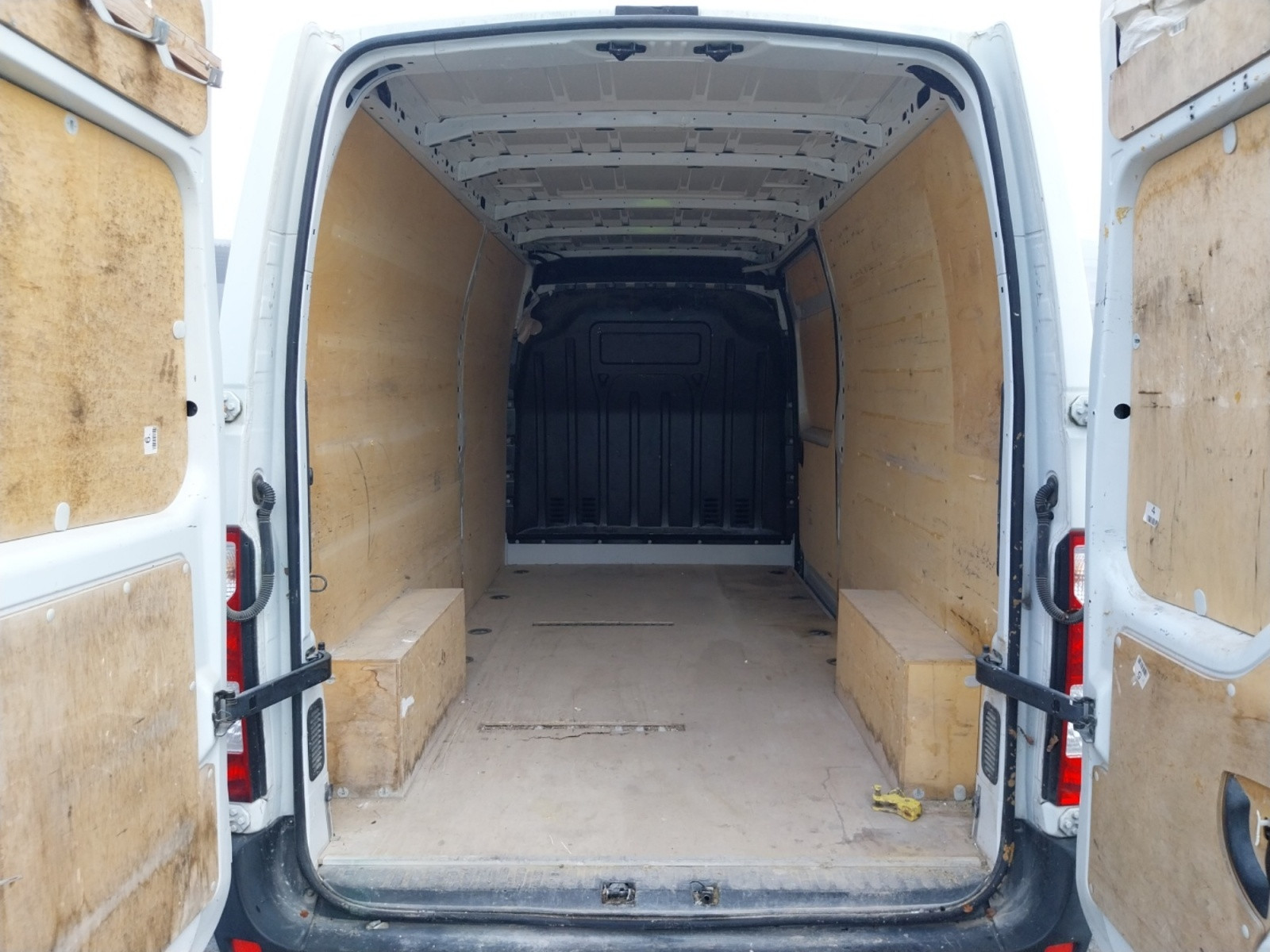 Vente en ligne Renault Master Fourgon MASTER FGN TRAC F3500 L3H2 DCI 135 au prix de 19 990 €