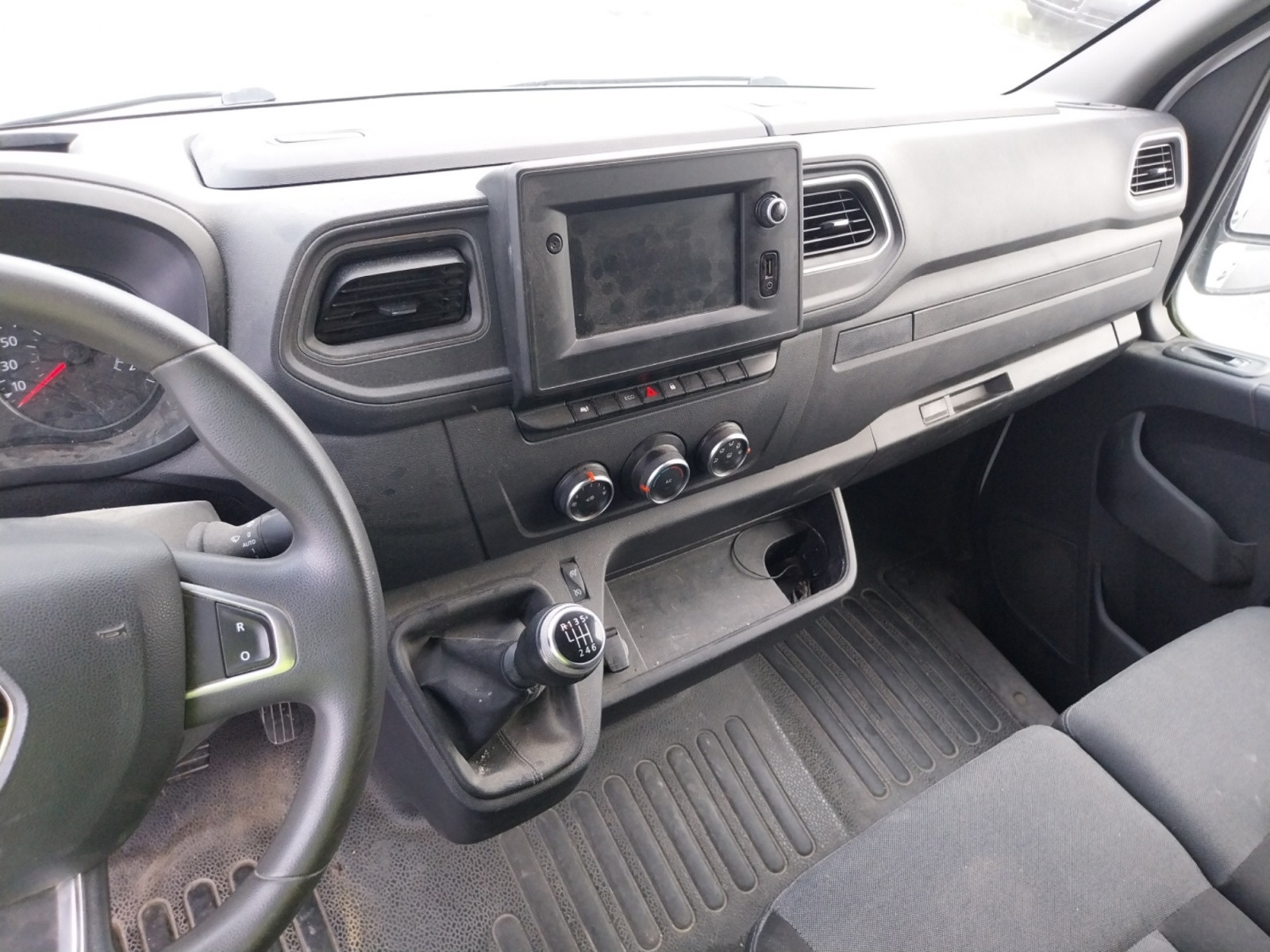 Vente en ligne Renault Master Fourgon MASTER FGN TRAC F3500 L3H2 DCI 135 au prix de 19 990 €